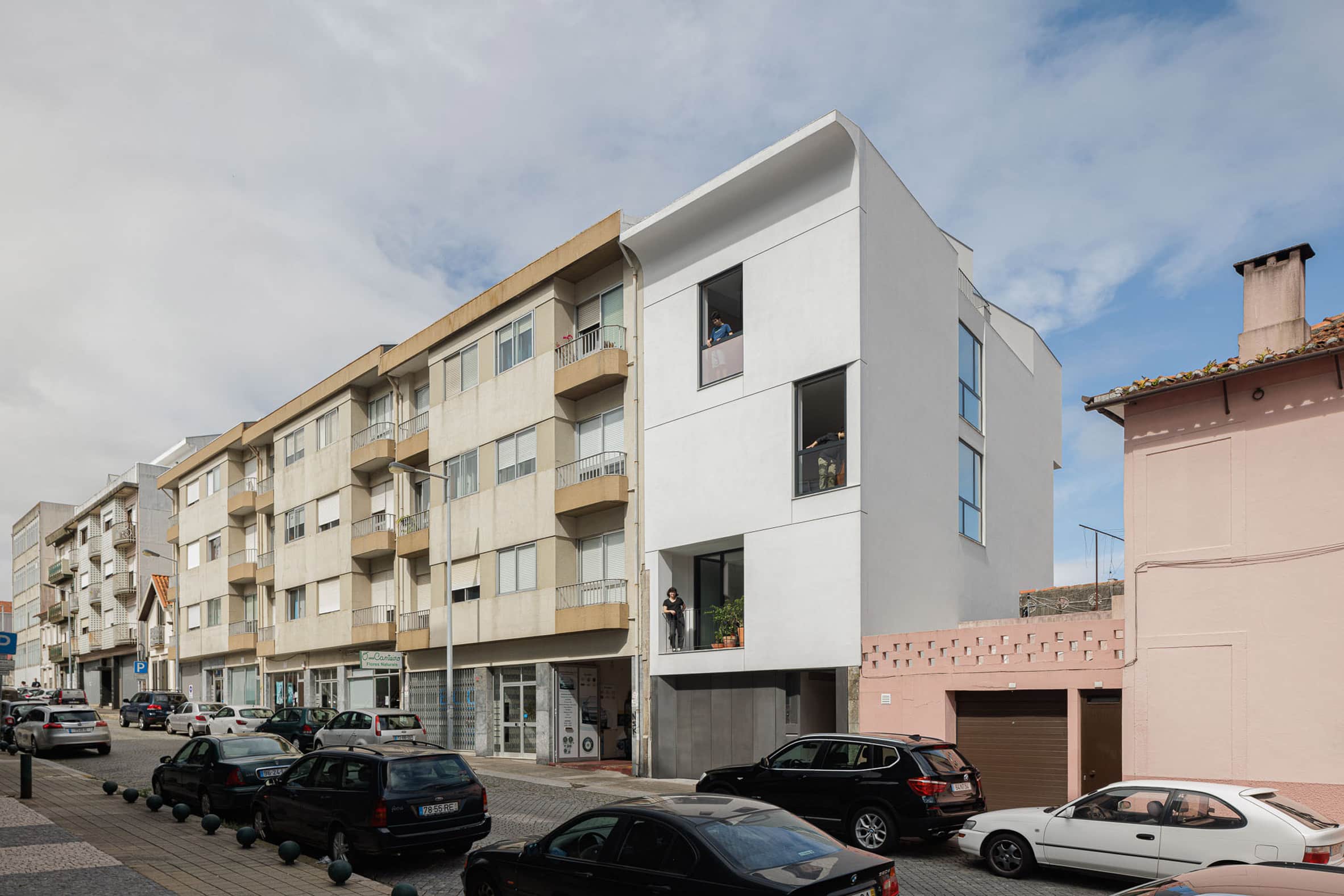 Casa Vertical was designed by Tsou Arquitectos