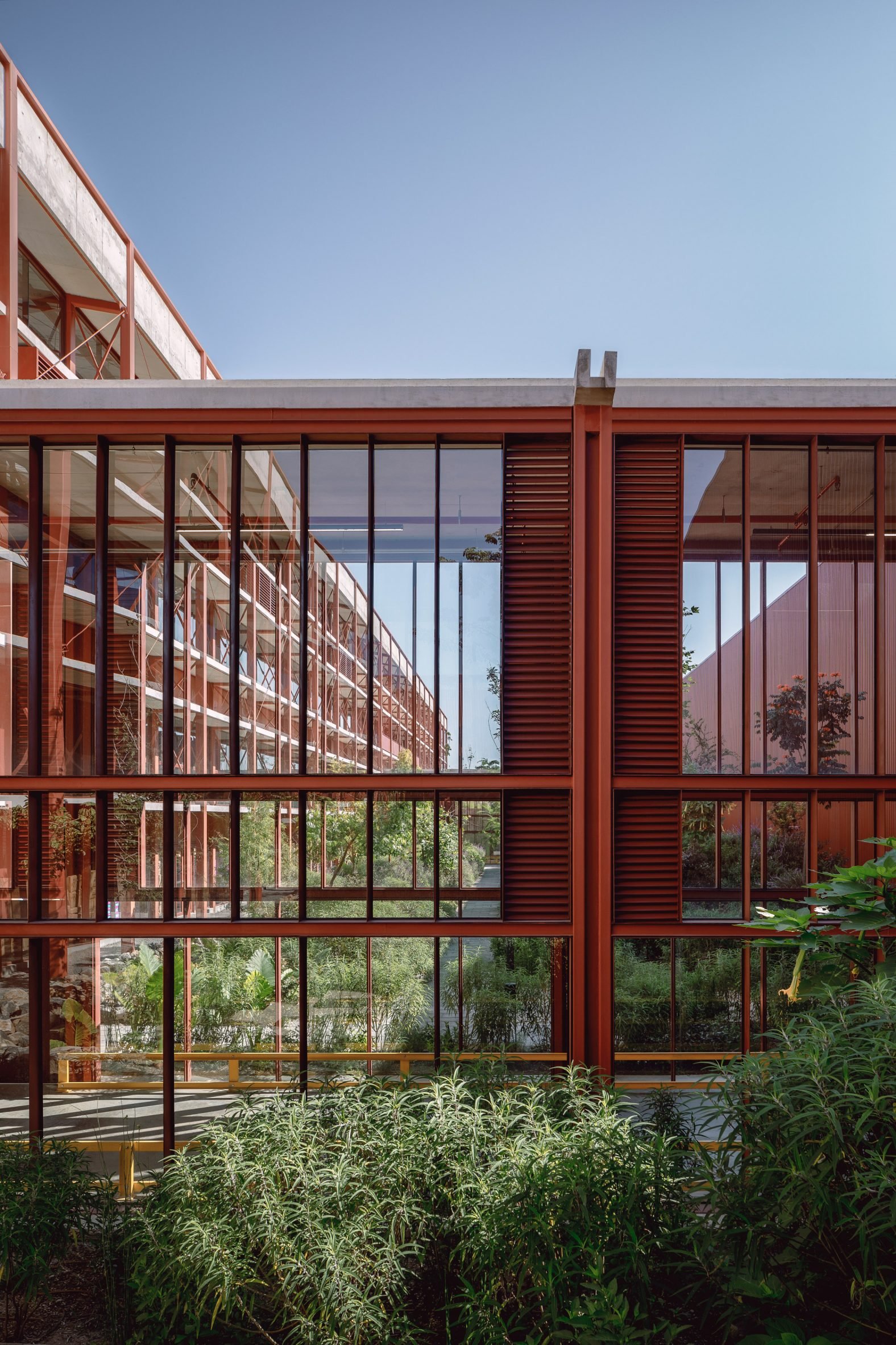 Pathway linking the volumes at Betterware campus designed by Estudio MMX and Luis Campos