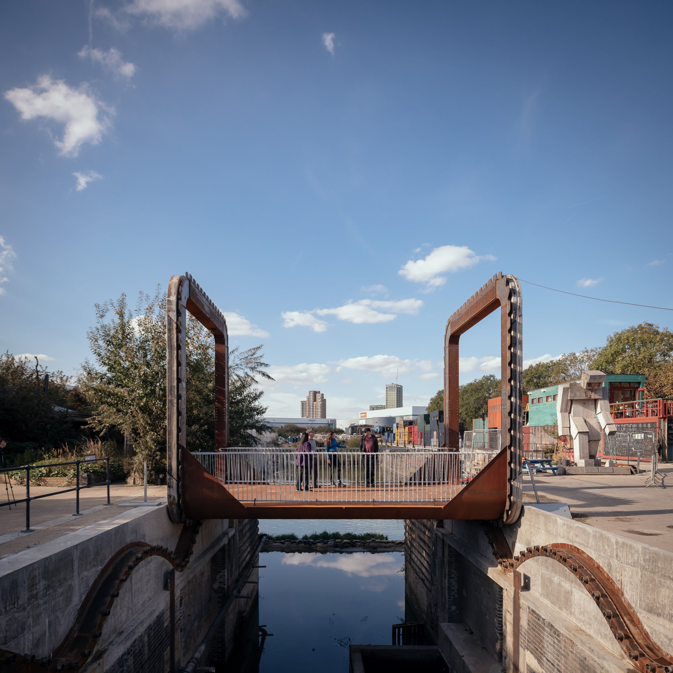 Rolling footbridge in walking mode