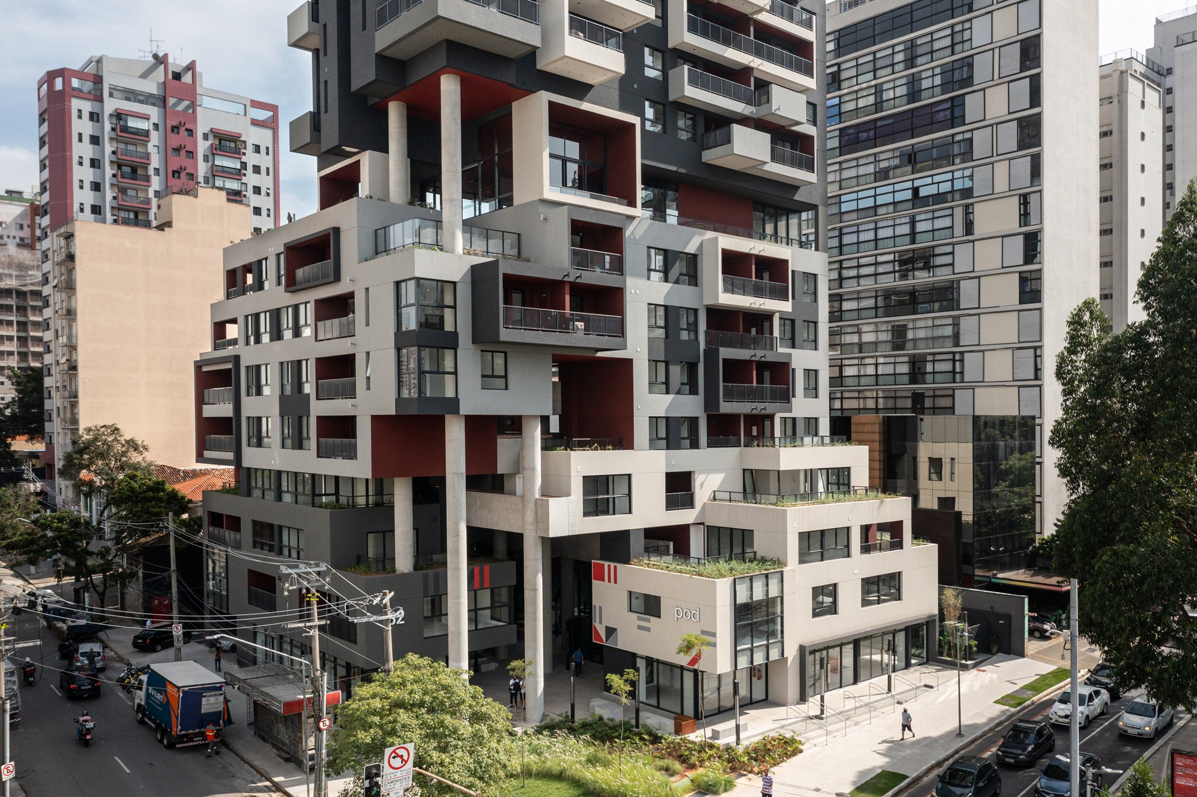 POD Pinherios with multi-shaped facade