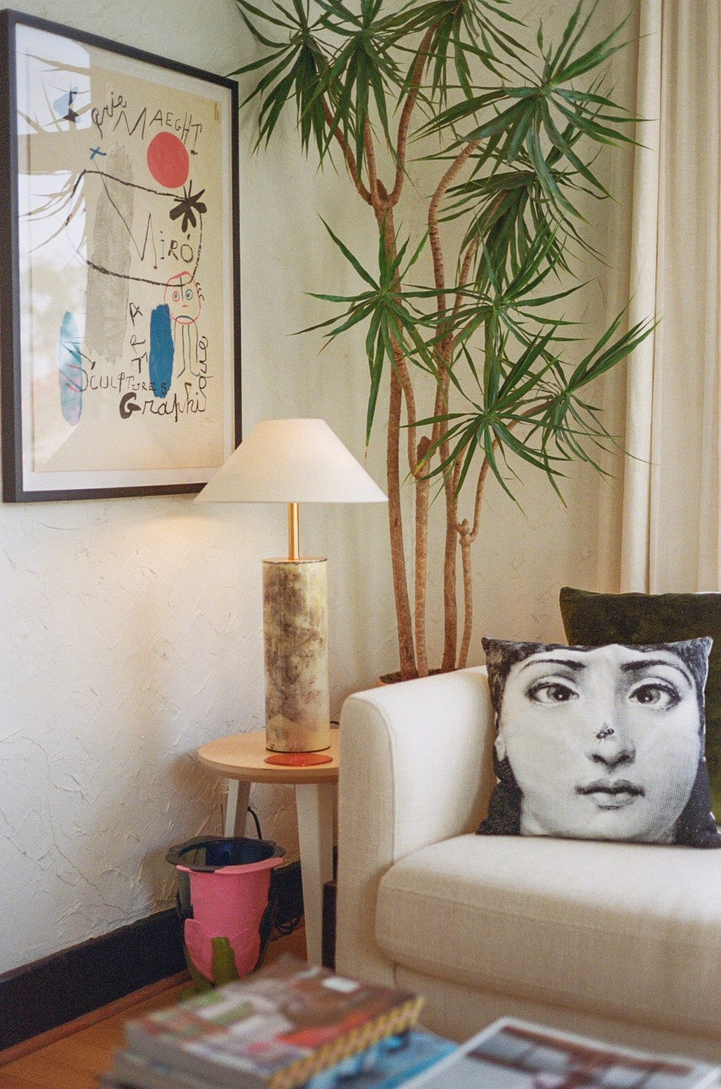 Natalie moved into a house with Spanish colonial style in Los Angeles in 2019.