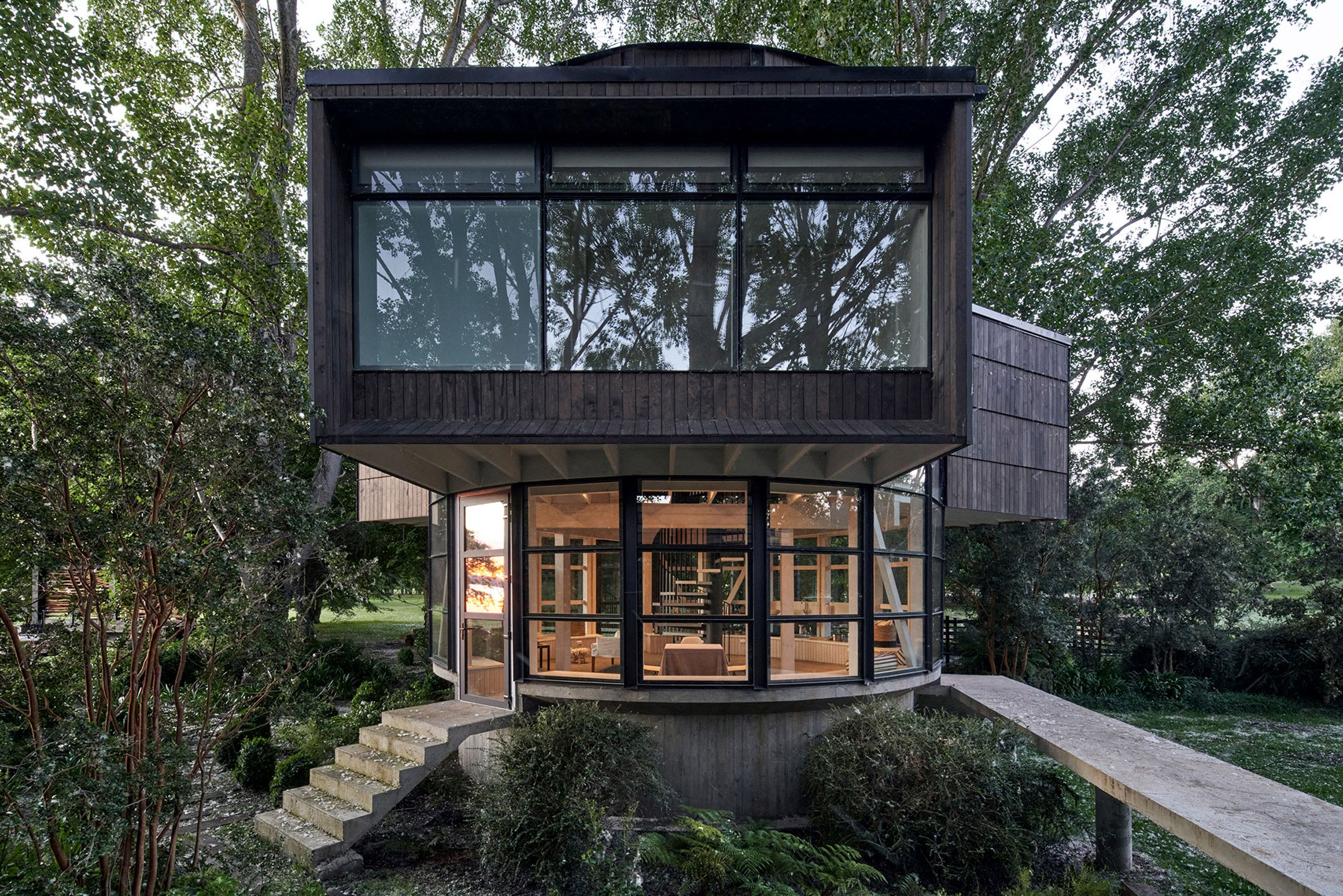 Chilean guesthouse with internal triangular structure and rounded facade