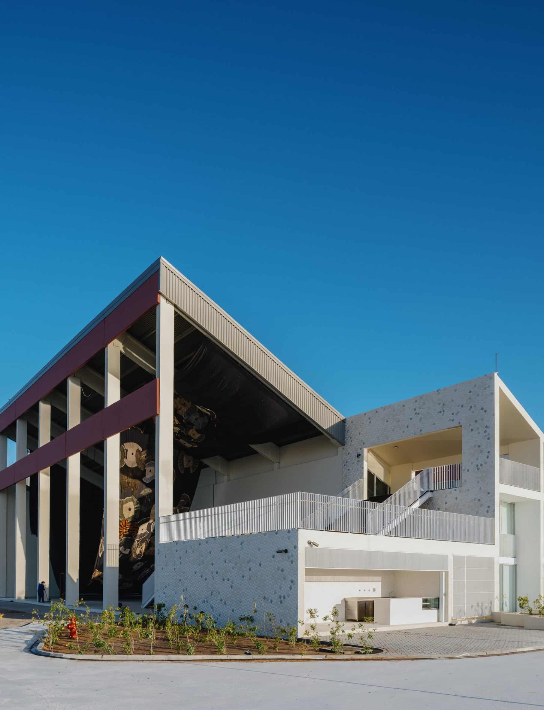 Saw-toothed extension in Sharjah