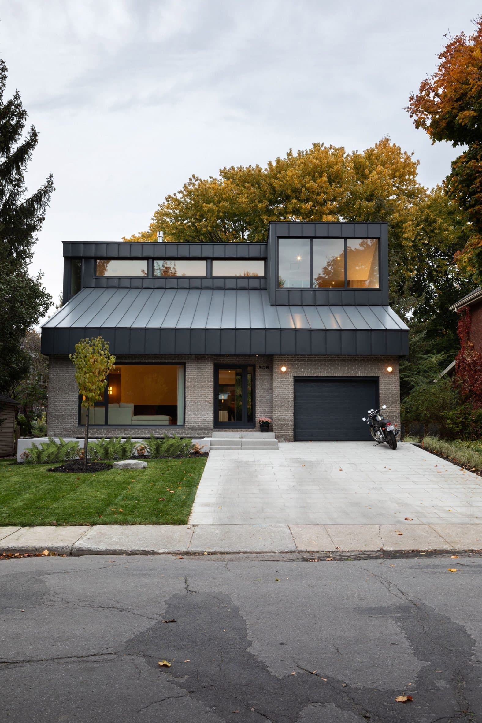 Frank McGrath-designed 1980s house in Montreal