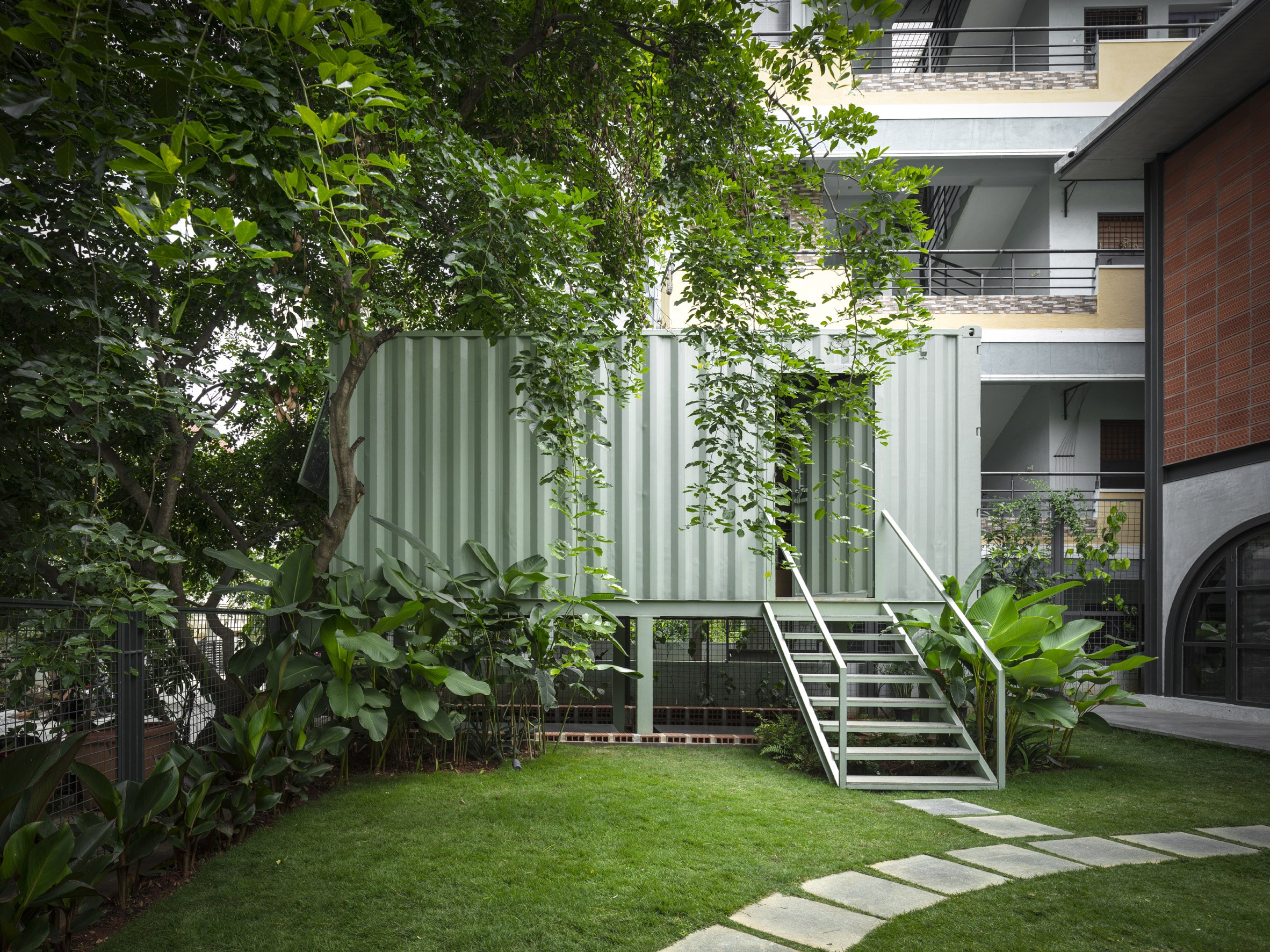 Exterior photo of the office by Taliesyn