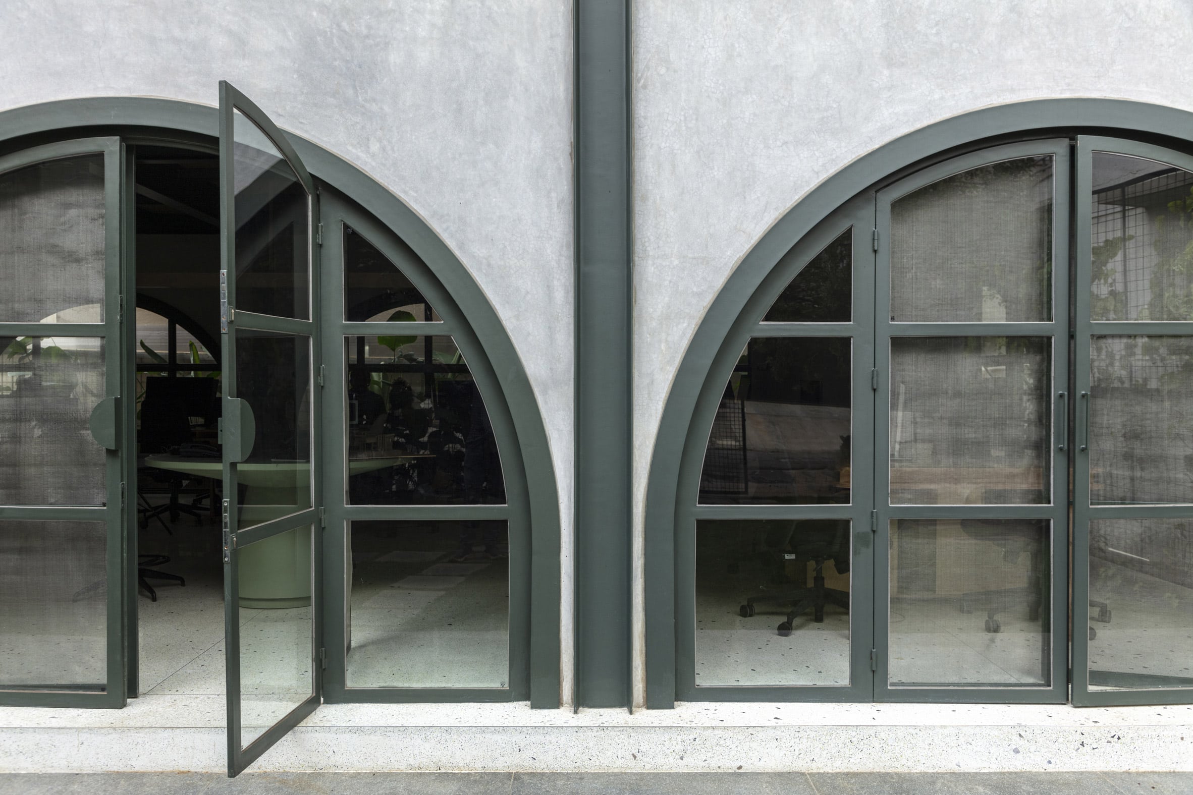Photo of the exterior of the office by Taliesyn