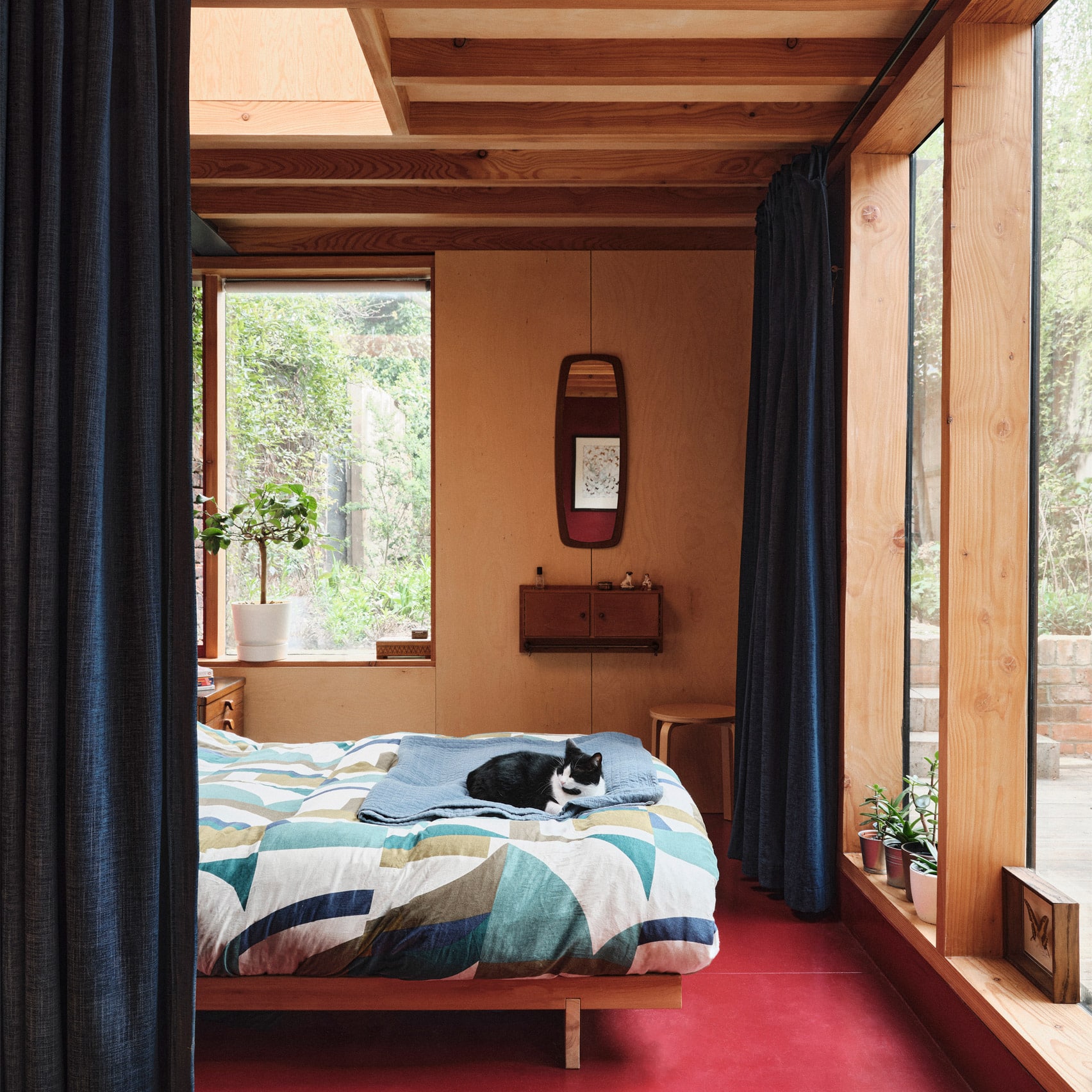 The Secret Garden Flat by Nic Howett Architect