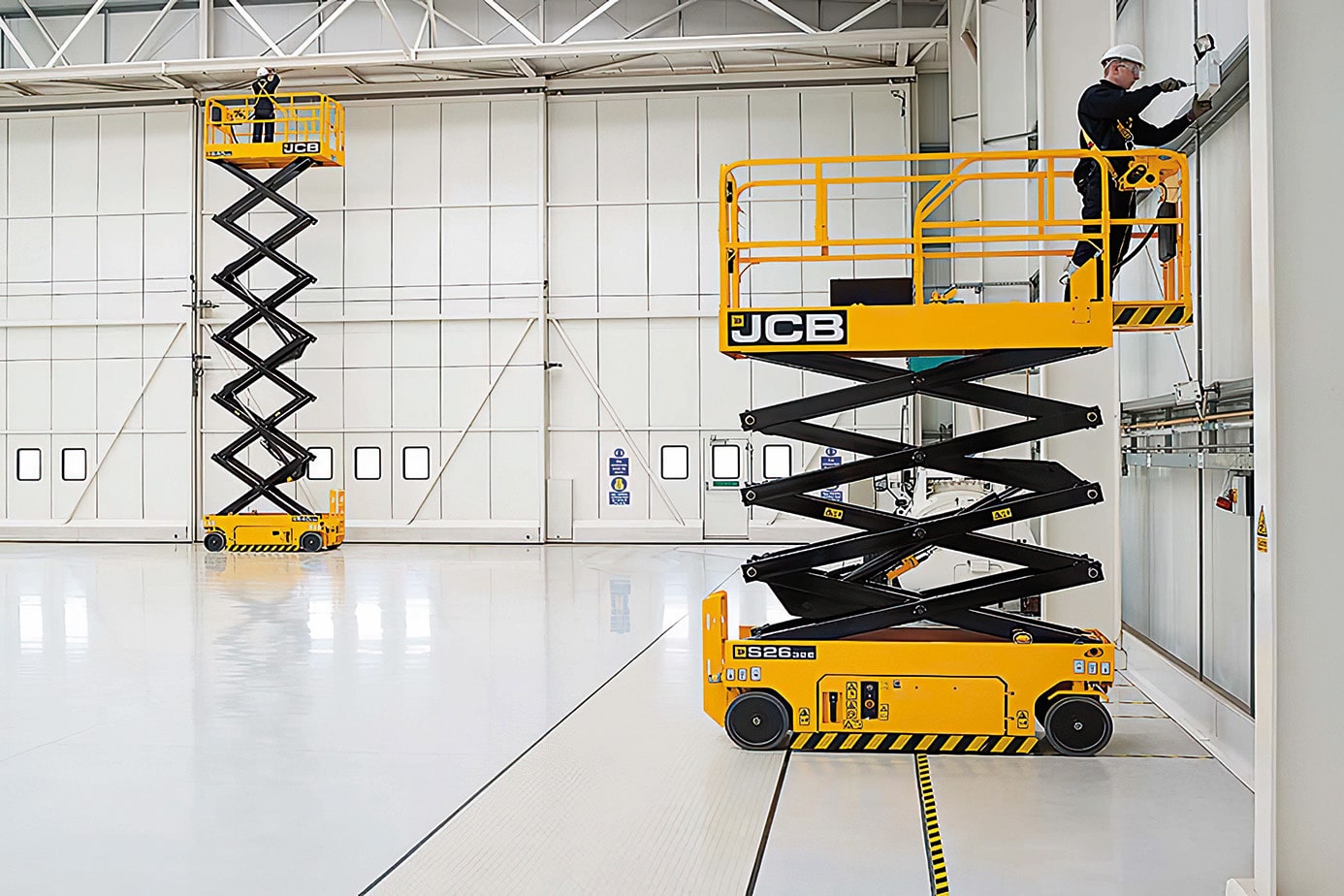 JCB’s electric scissors are supported by the established CEA network for parts and support.