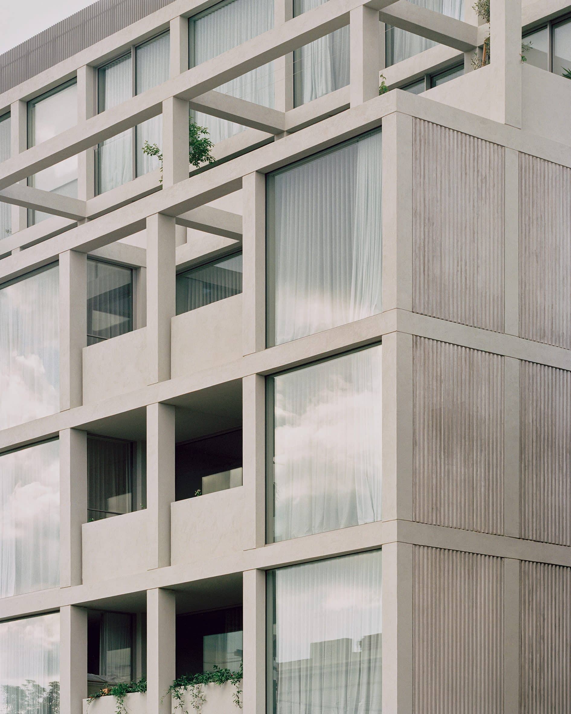 Detail photo of the facade at 835 High Street