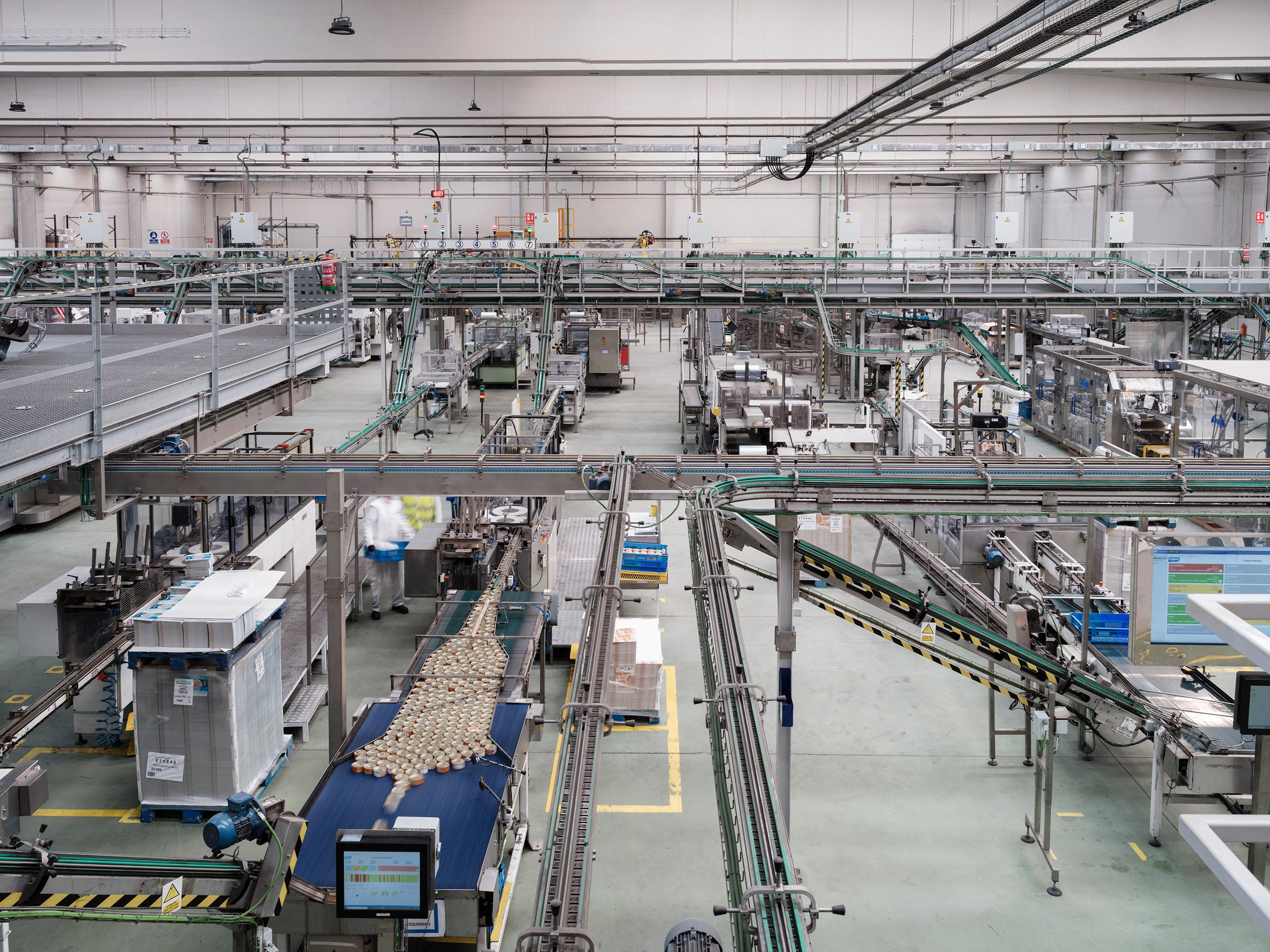 Pedro Pegenaute photo of a factory
