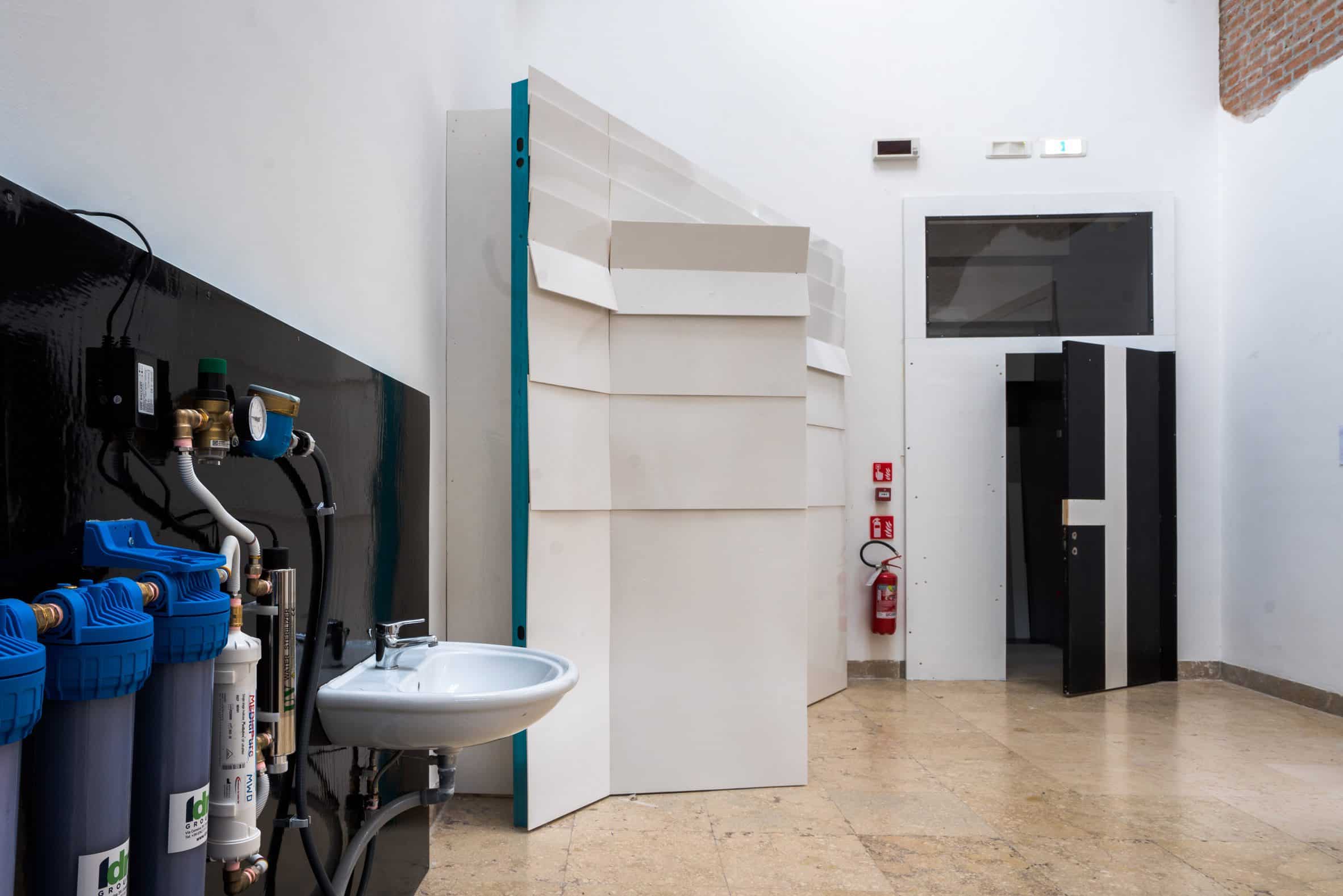 Public toilet in Open for Maintenance