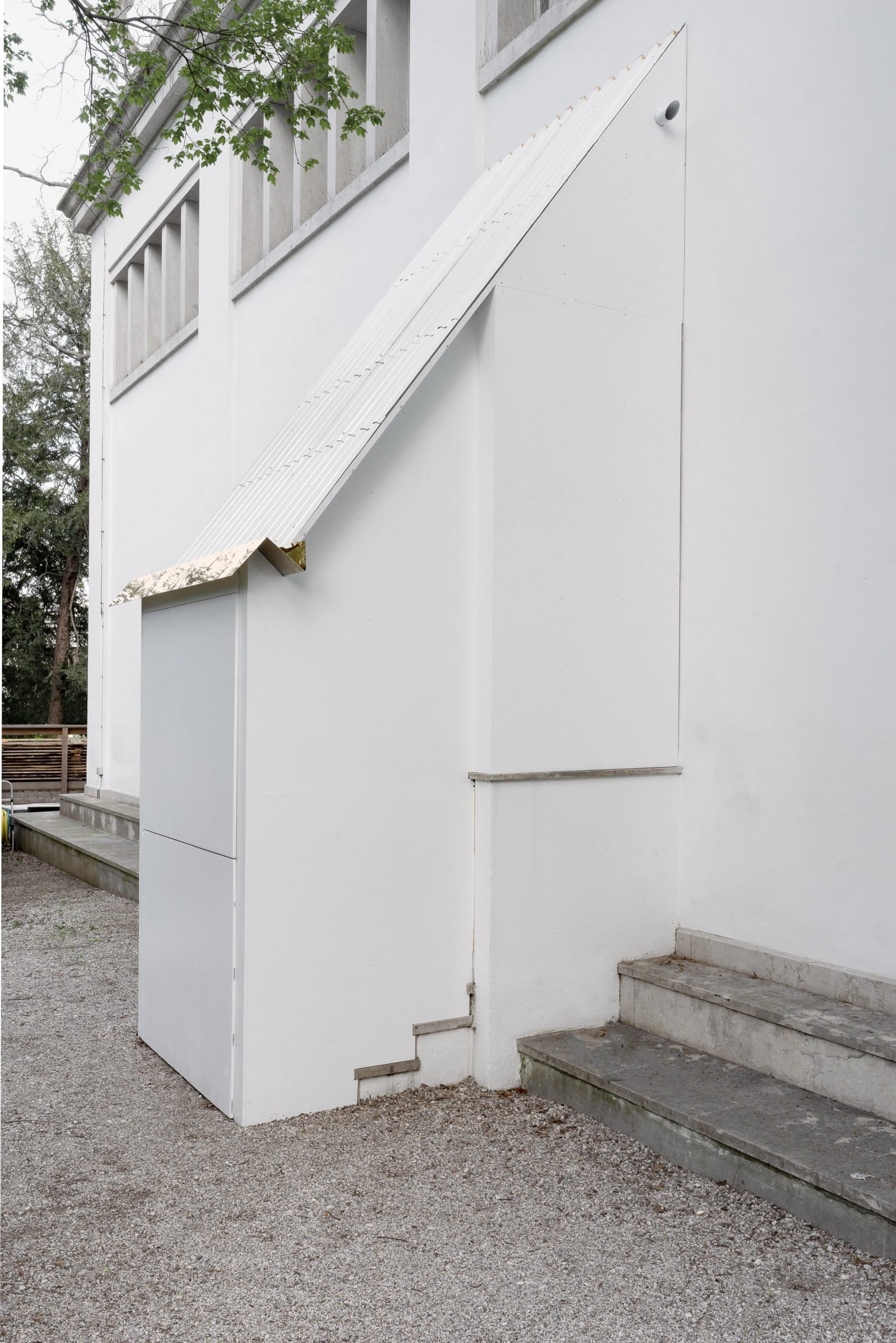 Public toilet for Open for Maintenance