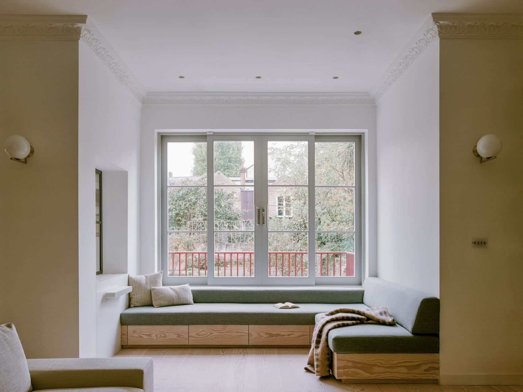 Interior of London house extension by Neiheiser Argyros