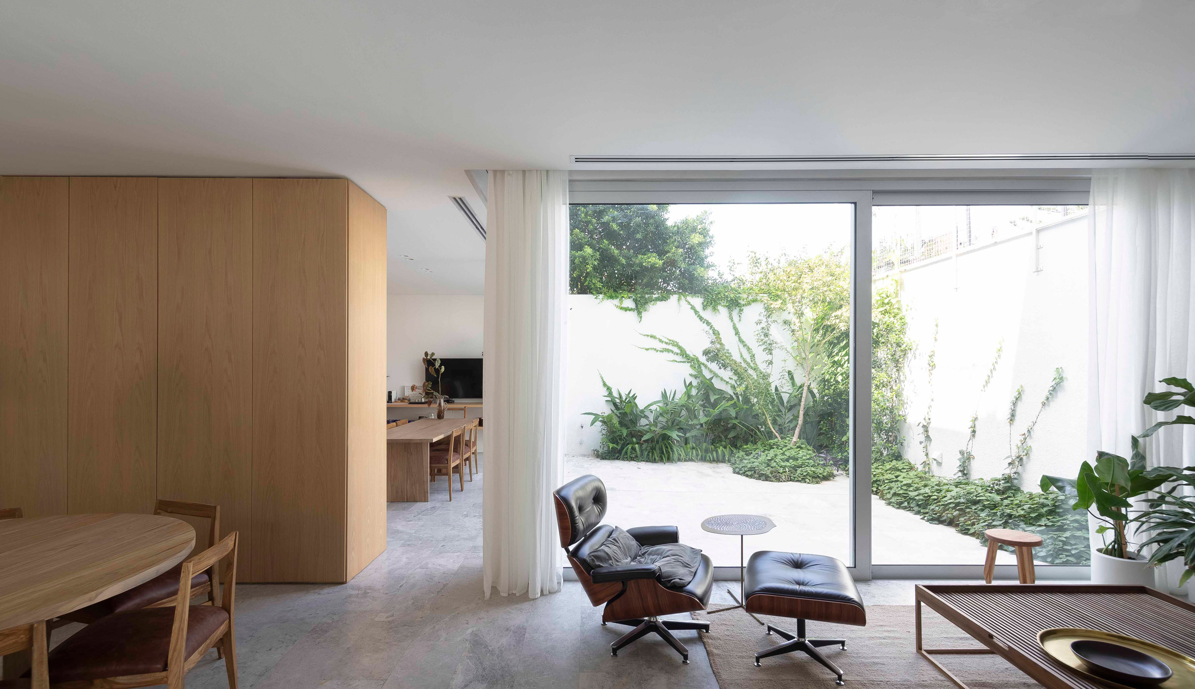 Living room with Eames loungechair