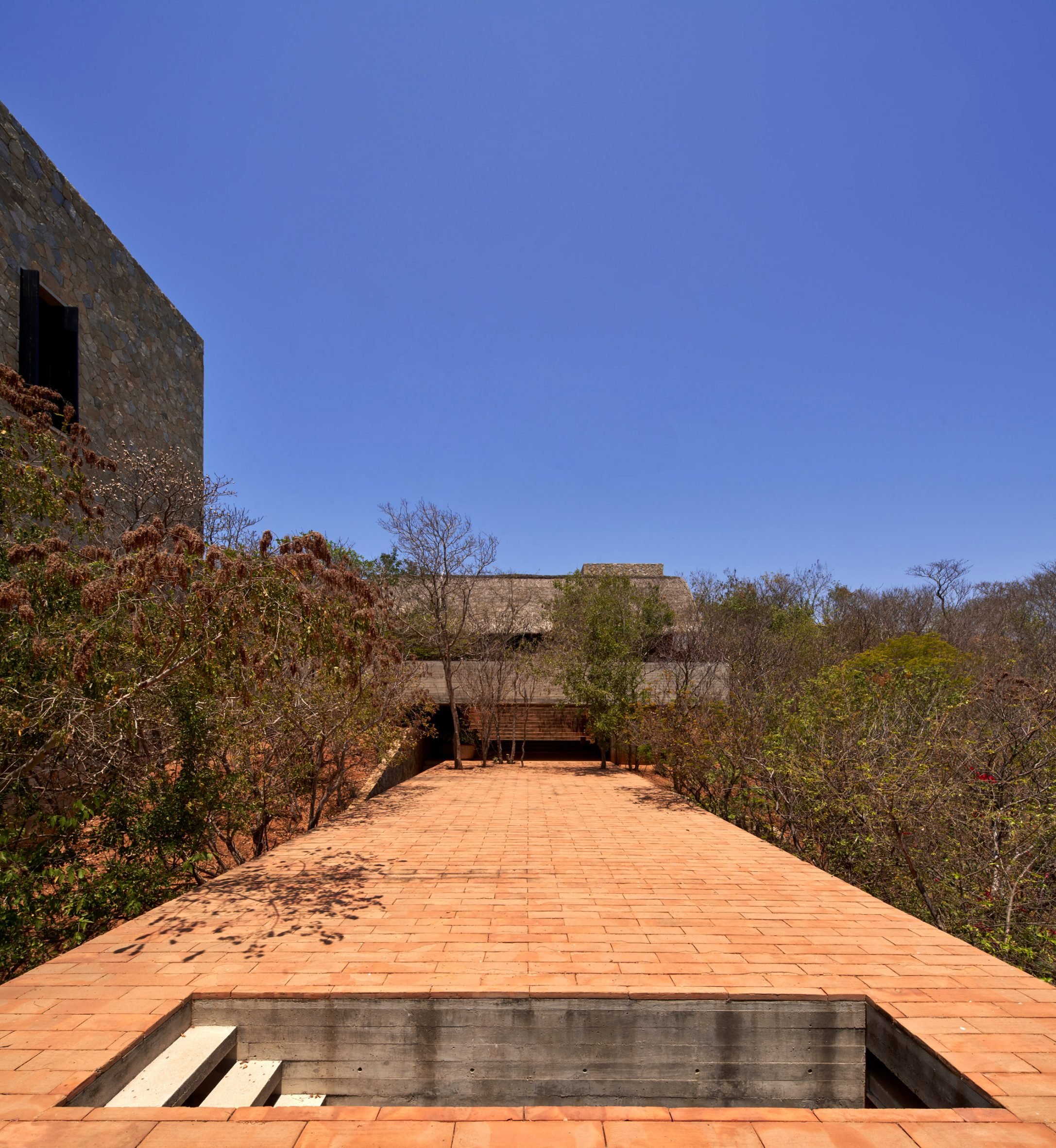 Platform at house by Mauricio Rocha and Gabriela Carrillo