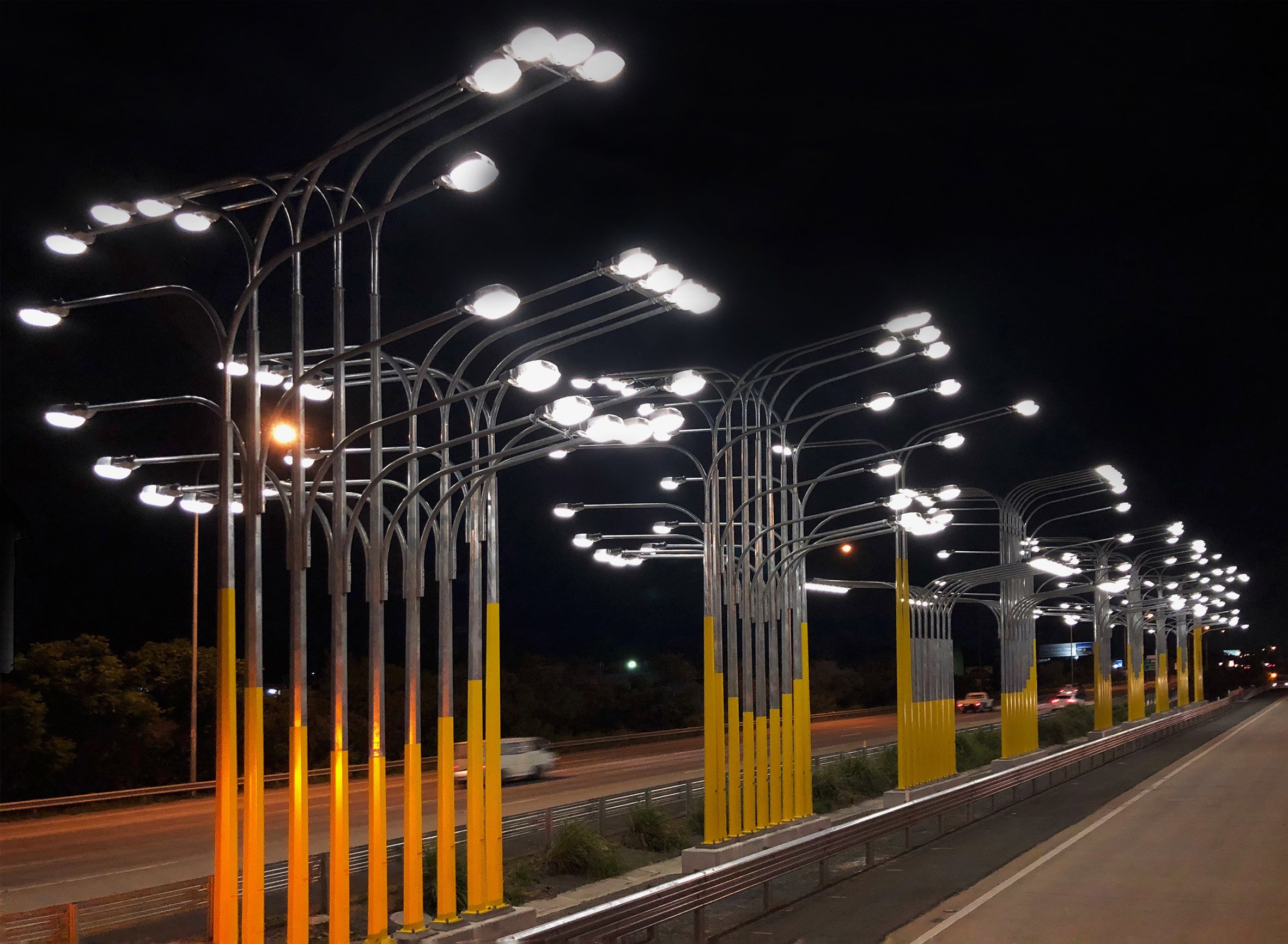 LOT-EK streetlights with multiple bulbs