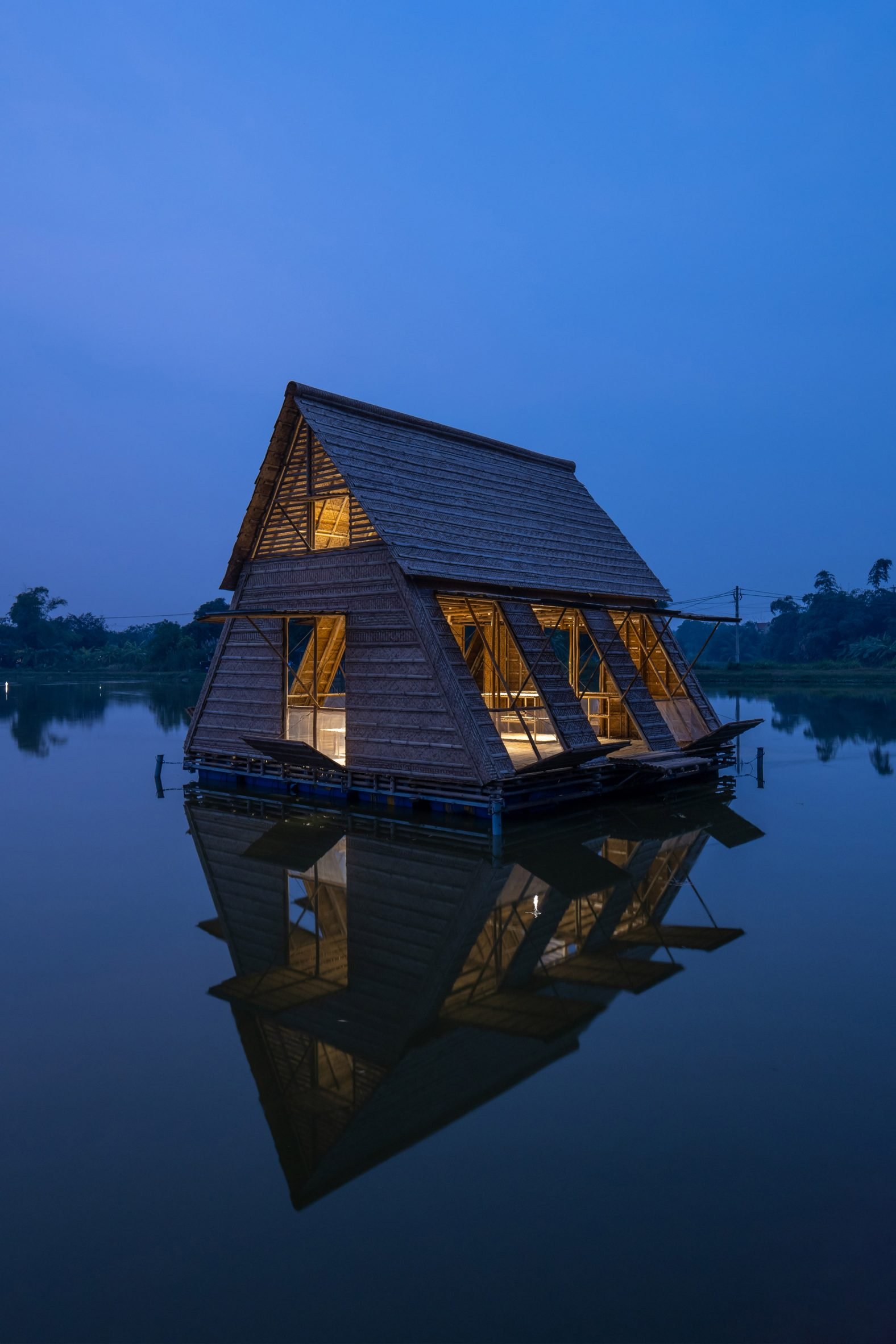 Floating house by H&P Architects
