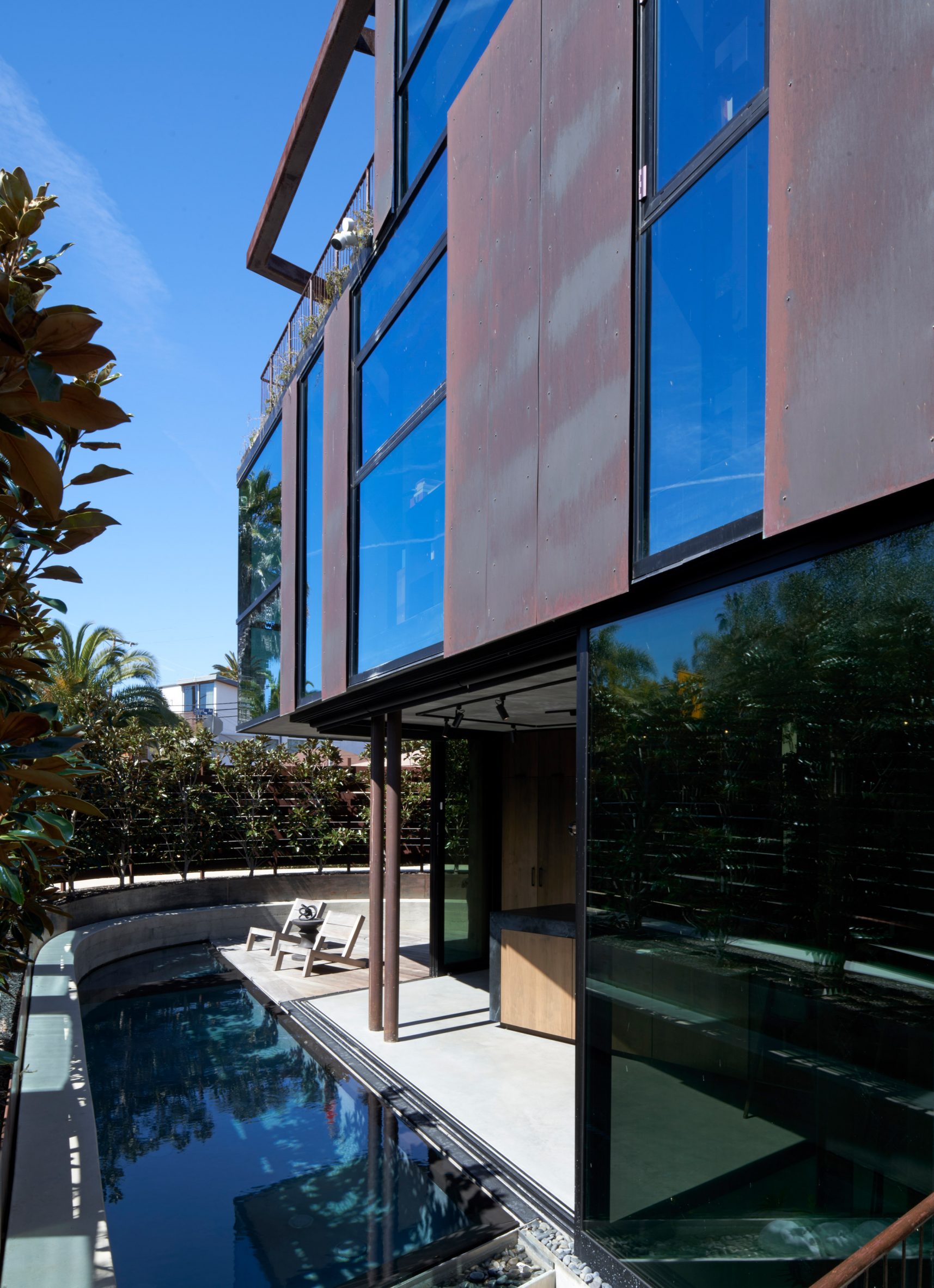 Slender swimming pool at house by Matthew Royce