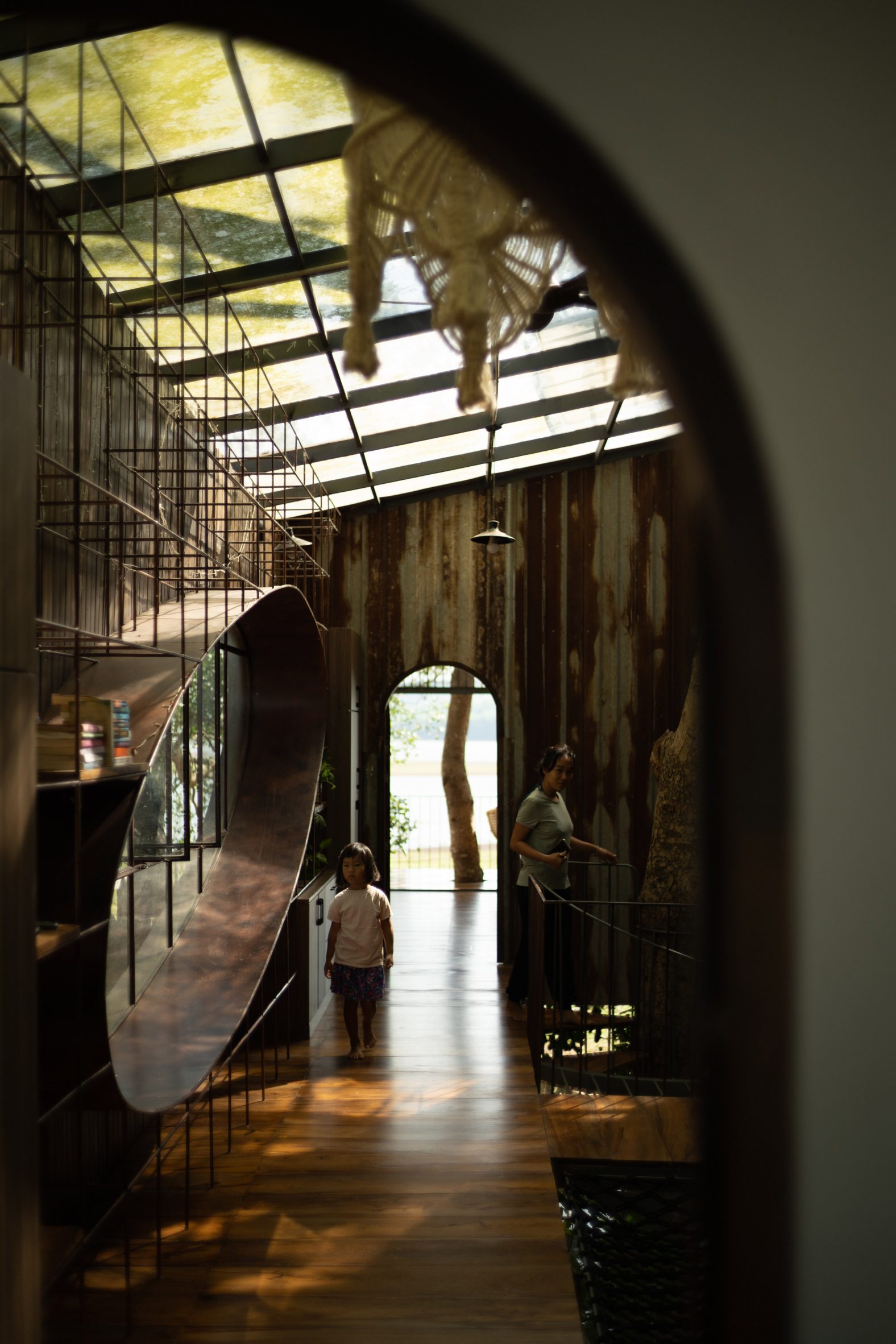Walkway within Vietnamese house by H2