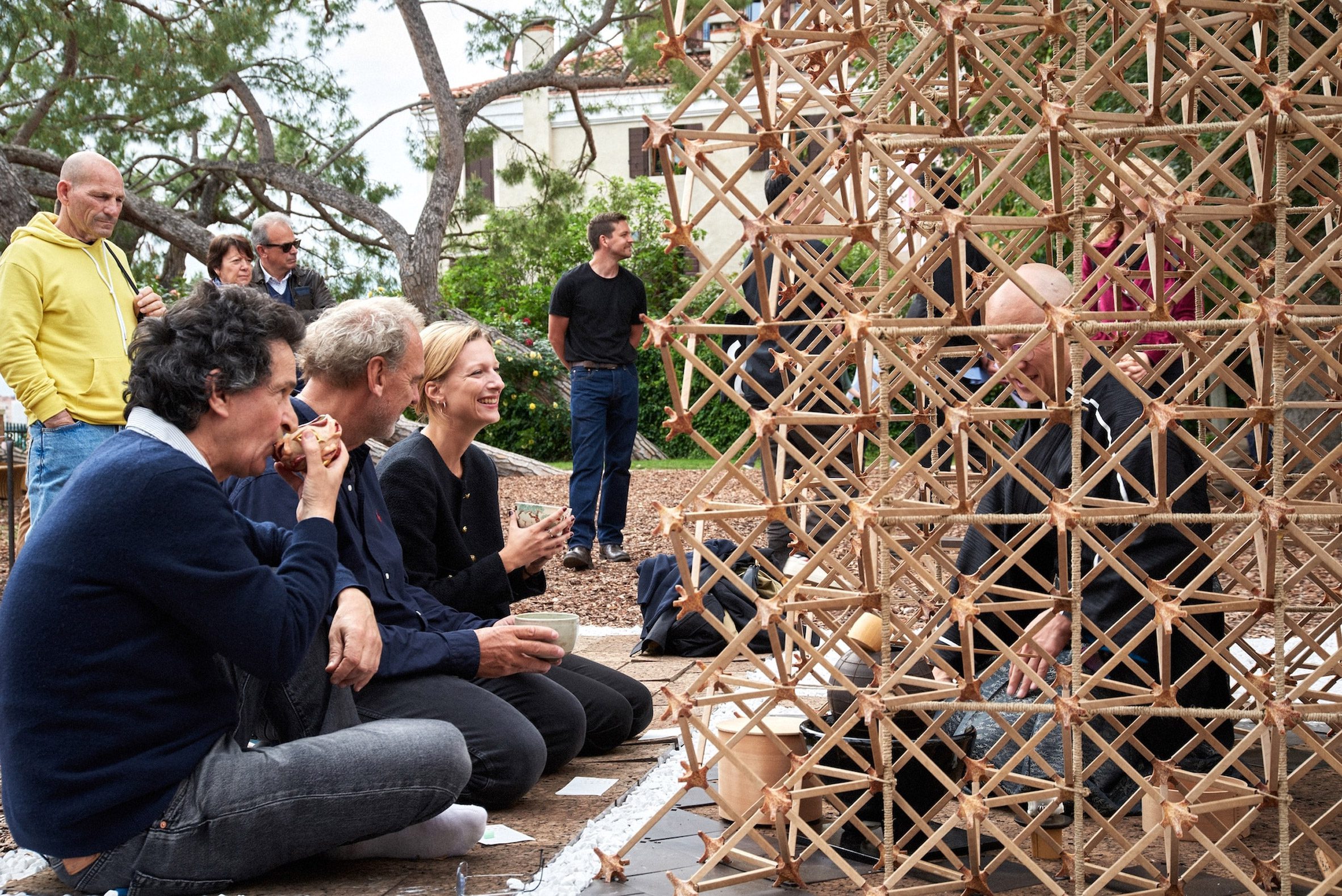 Food-waste tea house