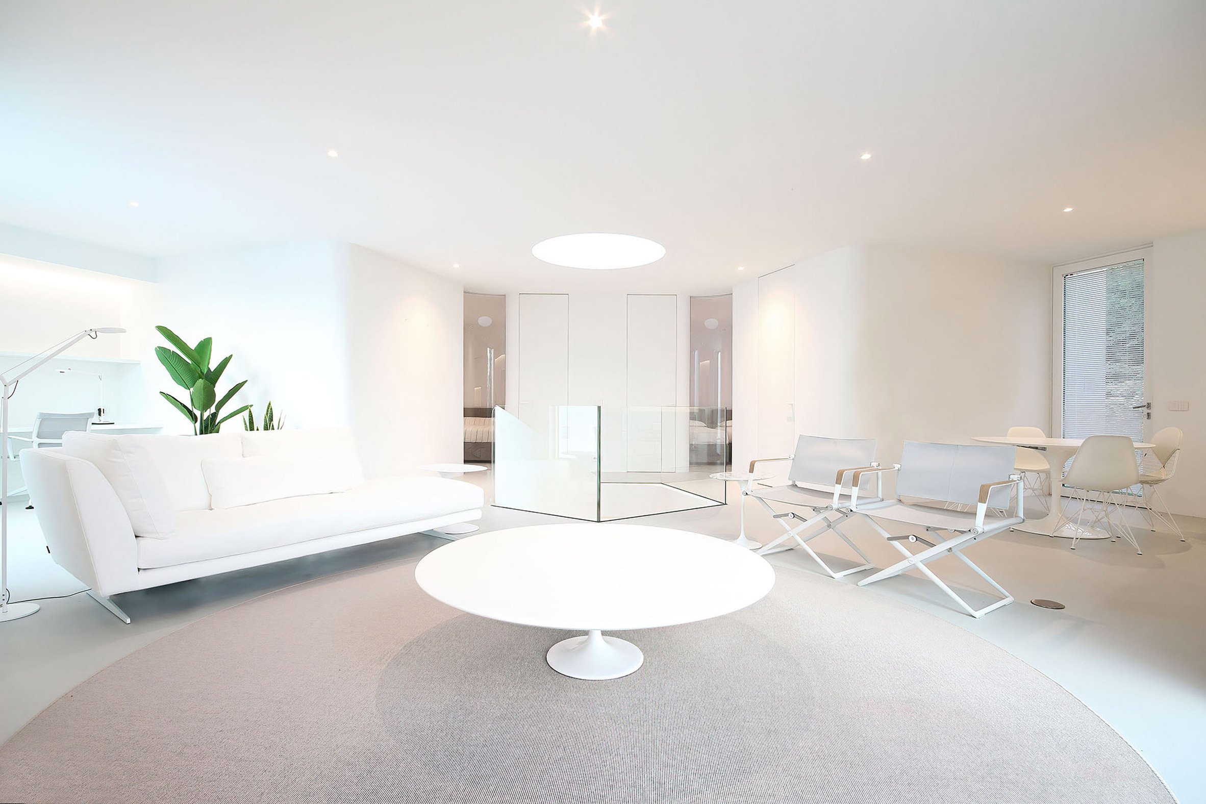 White living room by JM Architecture