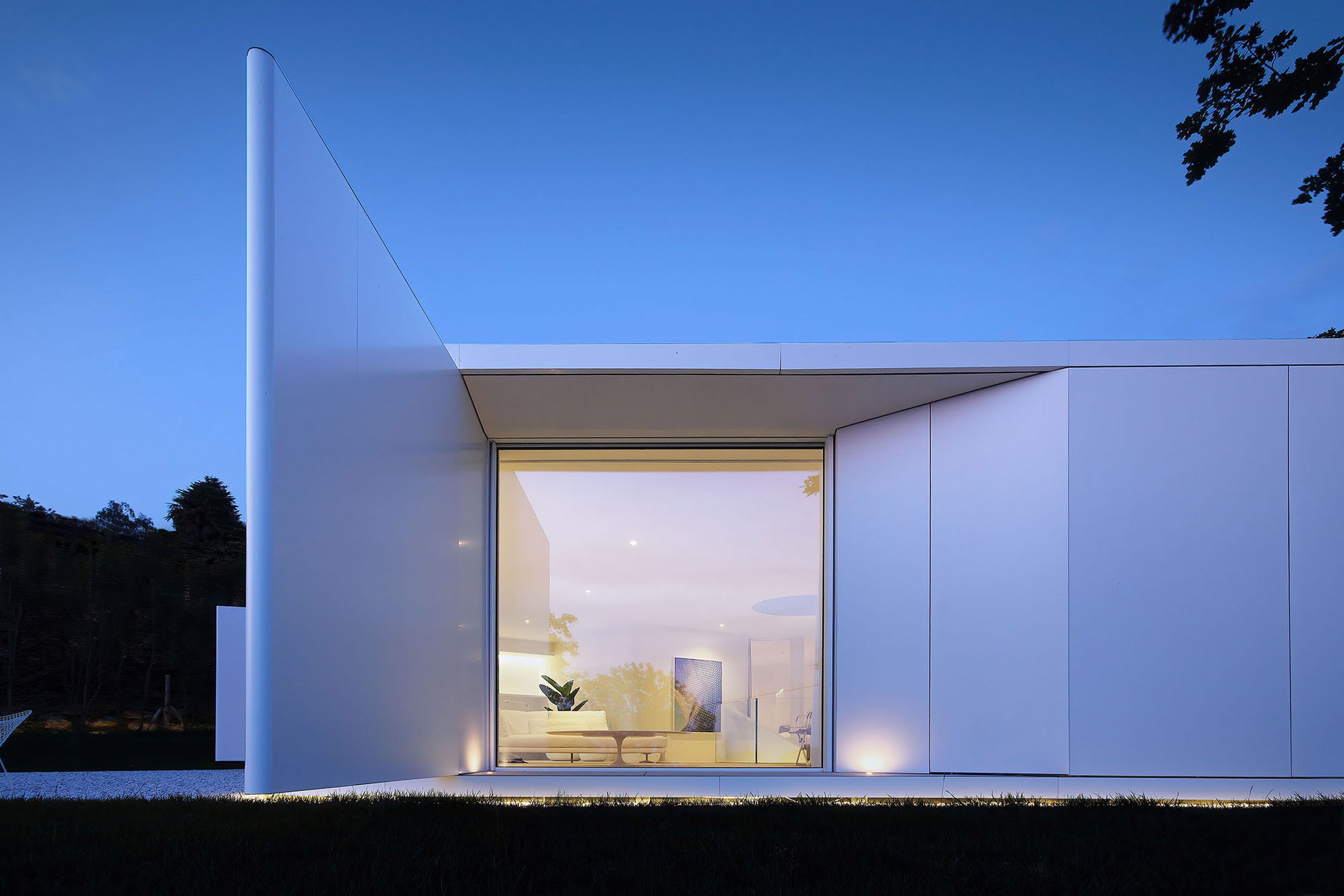 Photo of the white facade at Pinwheel