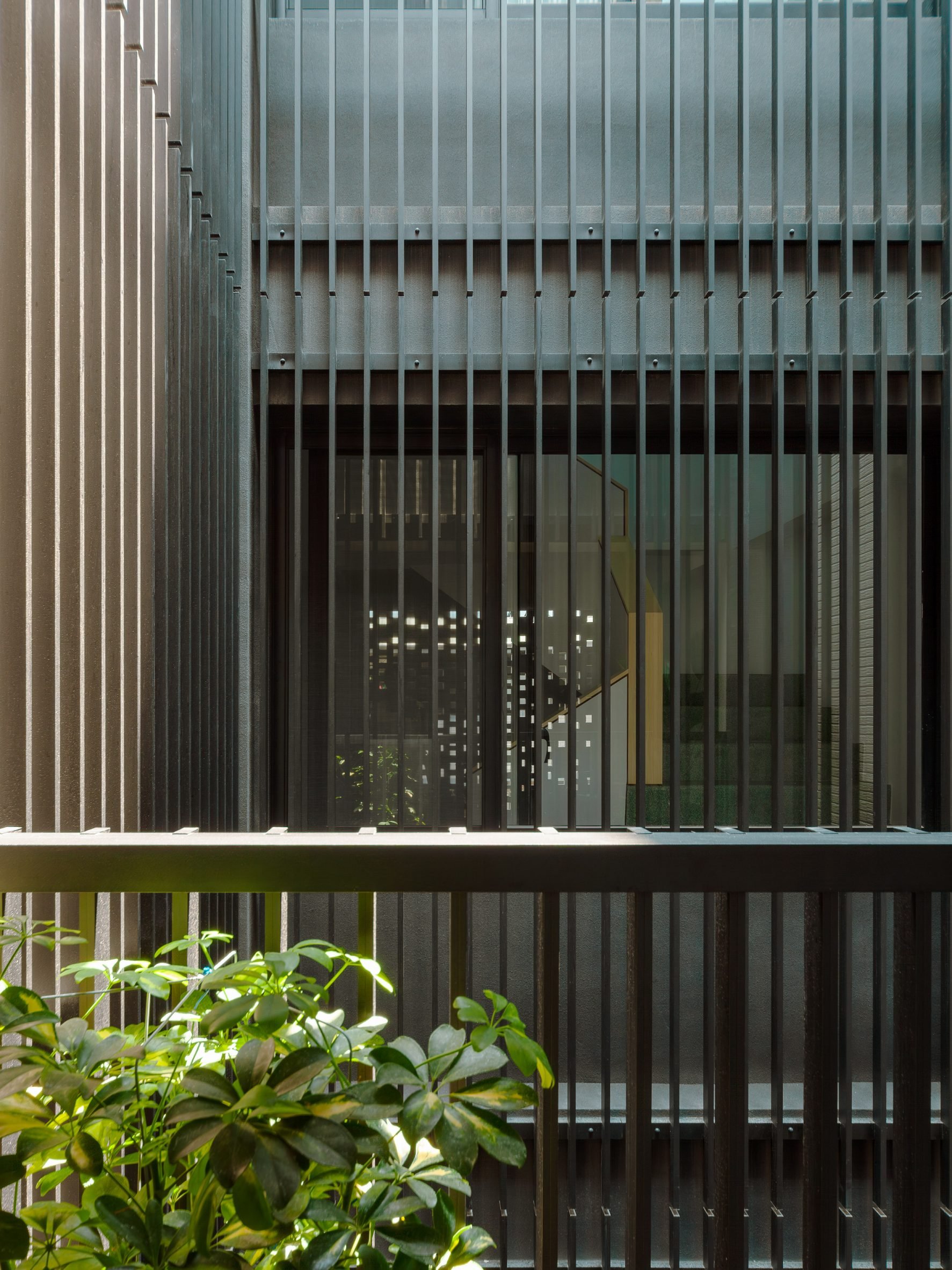Slatted aluminium screens