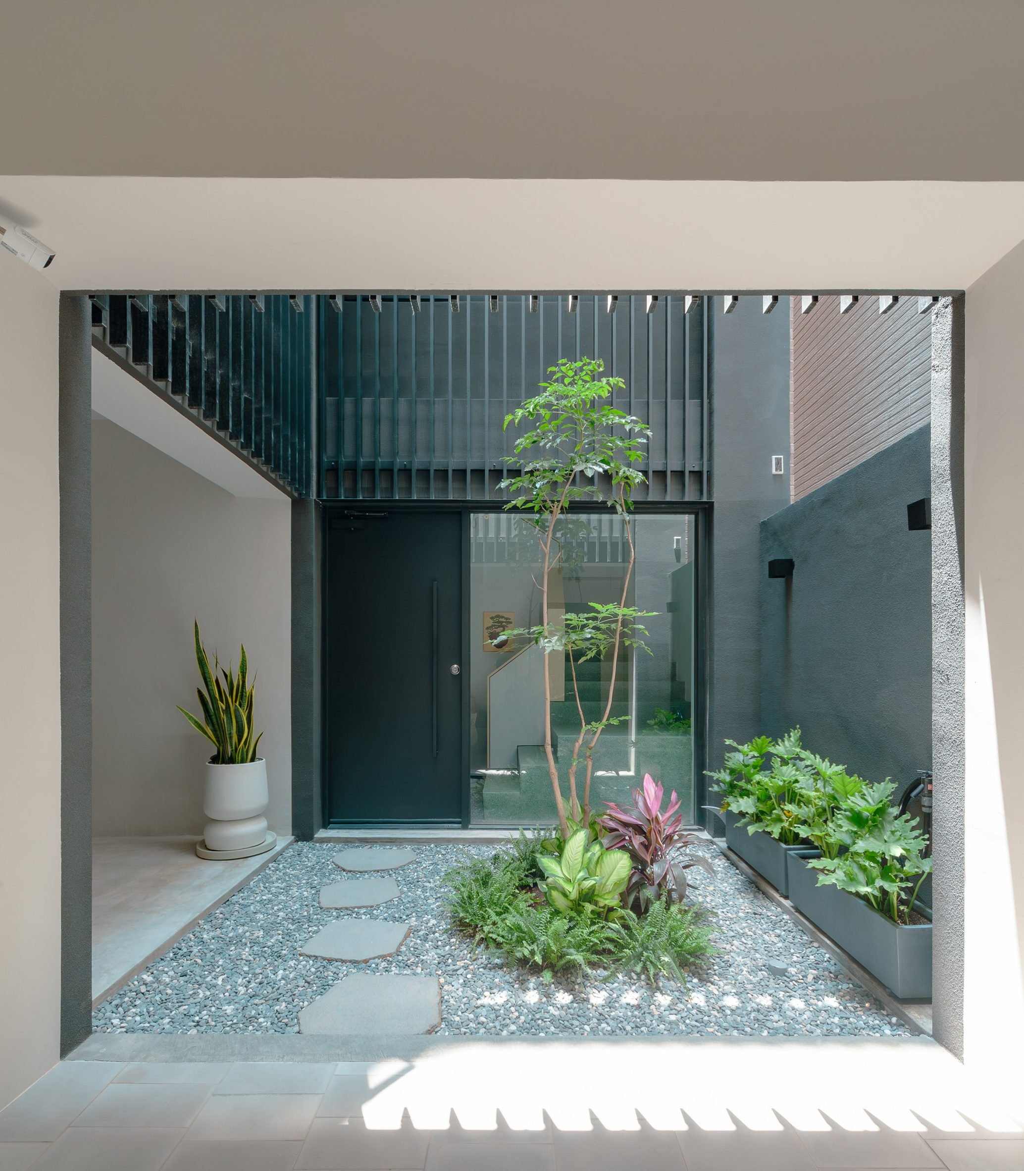 Garden inside of Veil House in Taiwan by Paperfarm
