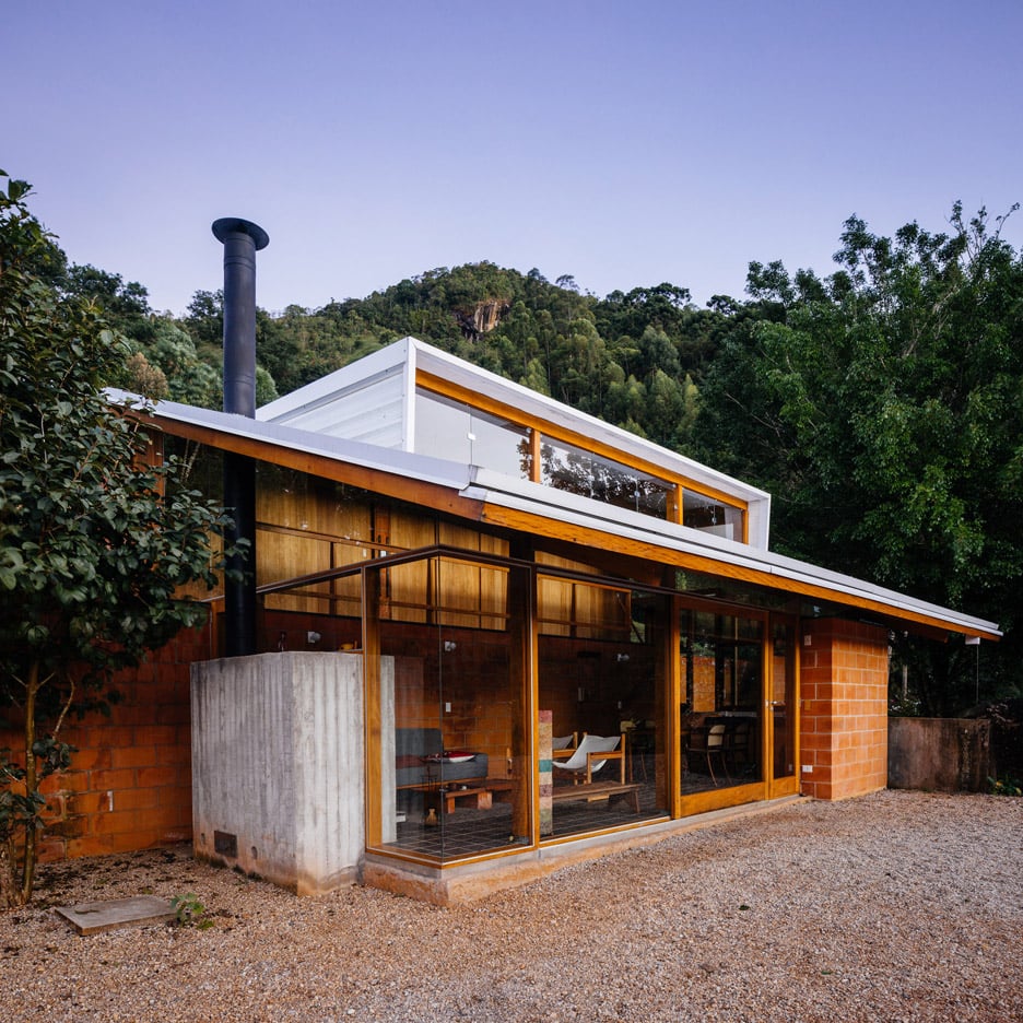 Half-slope House by Denis Joelsons Gabriela Barauna Uchida
