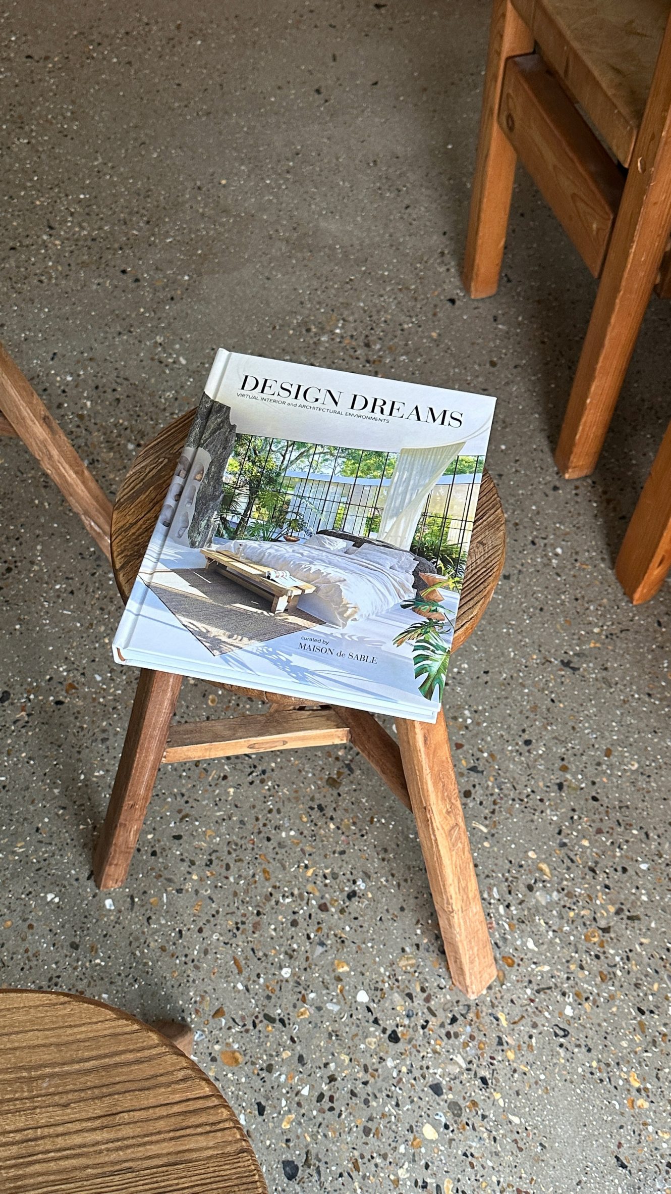 Front cover of the Design Dreams book by Charlotte Taylor