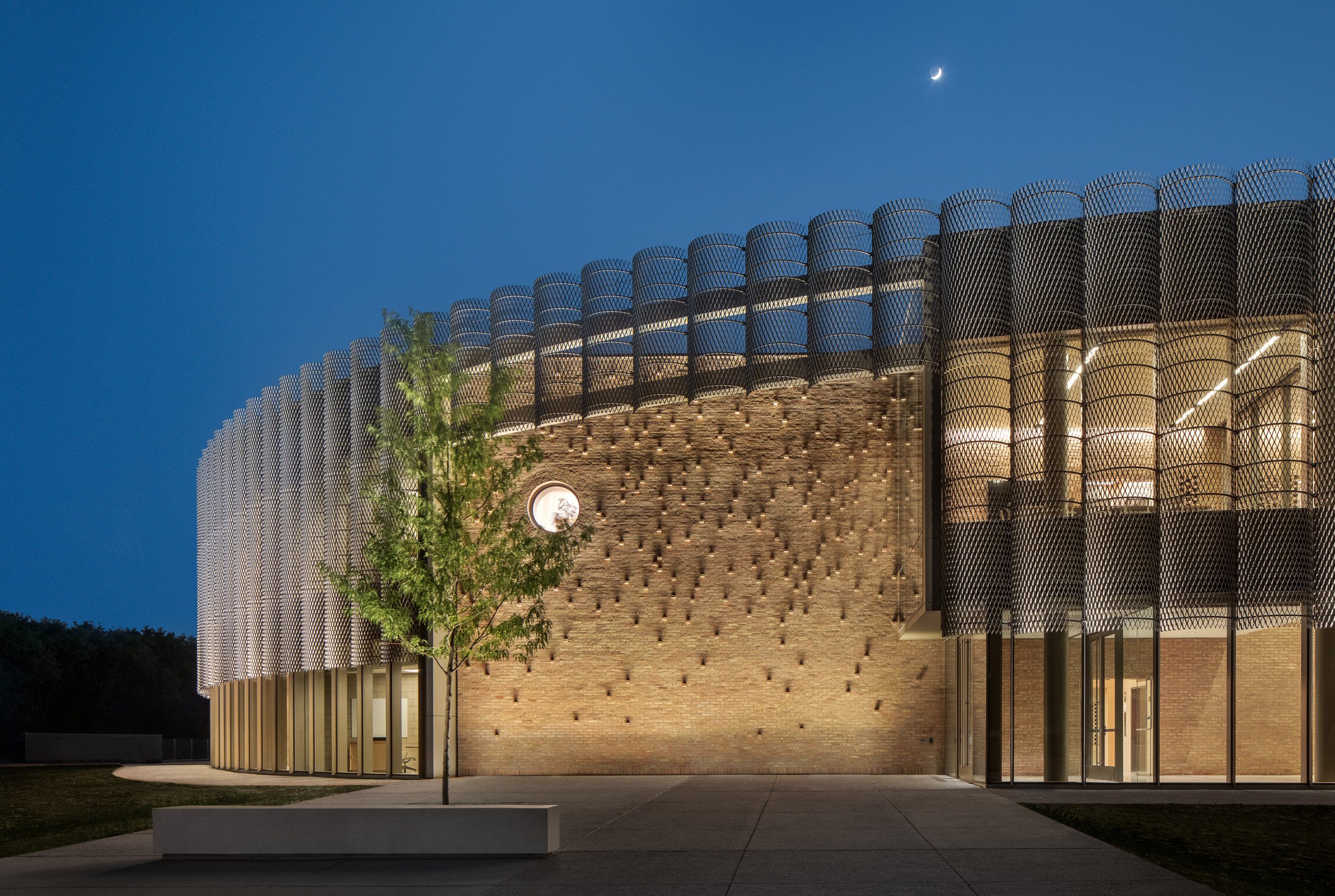 Exterior of the Chicago Park District Headquarters by John Ronan Architects