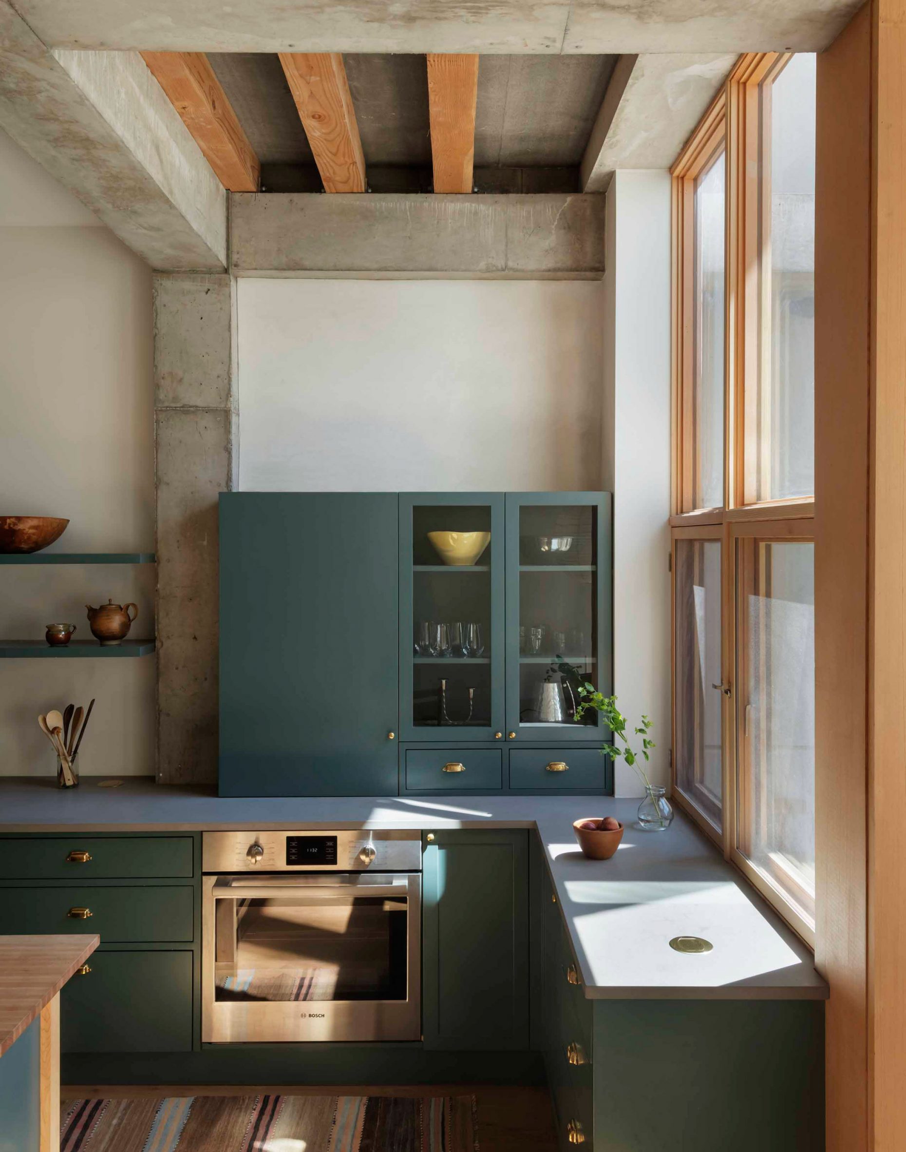 Blue-grey rectilinear kitchen cabinetry