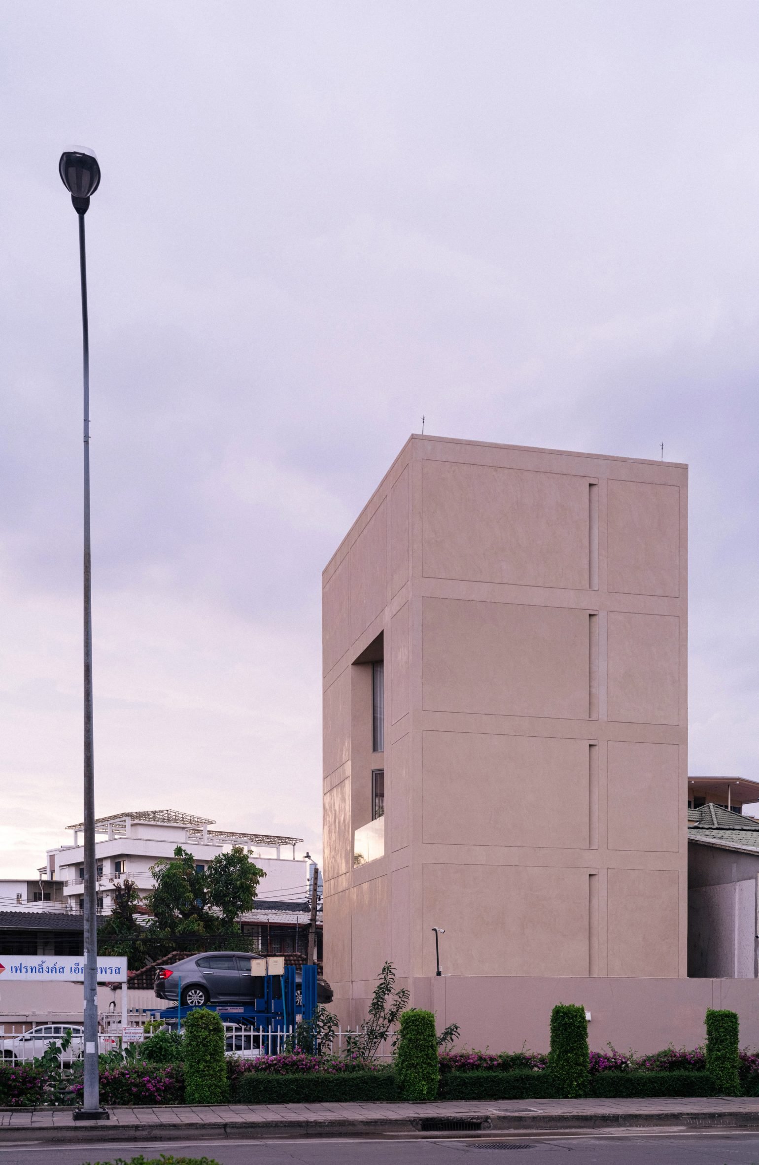 Pink-toned exterior of House R3