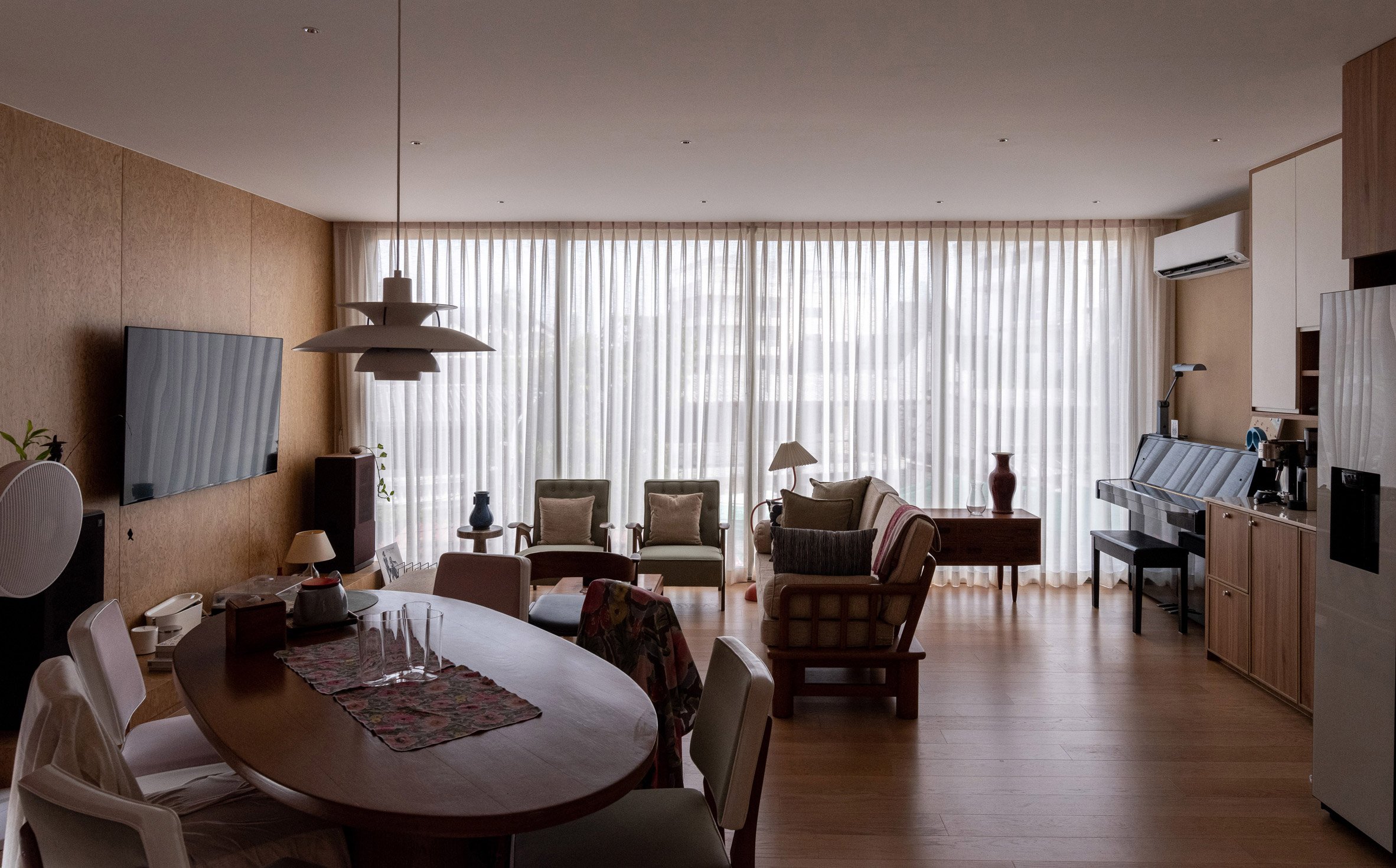 Living room of House R3 by PHTAA