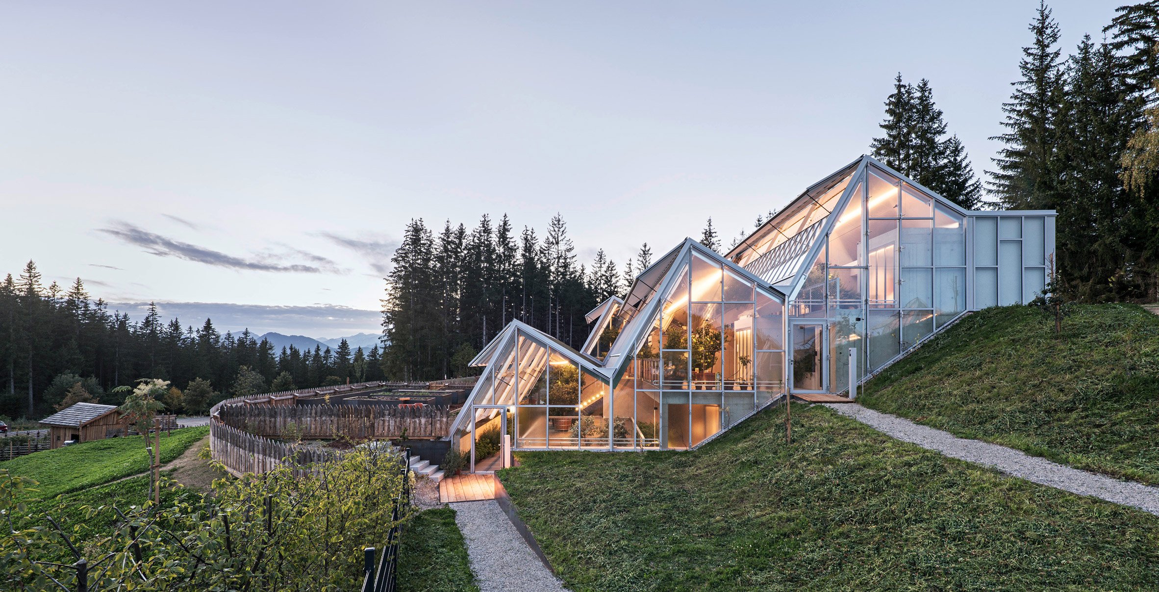 Glasshouse-like restaurant in Austria