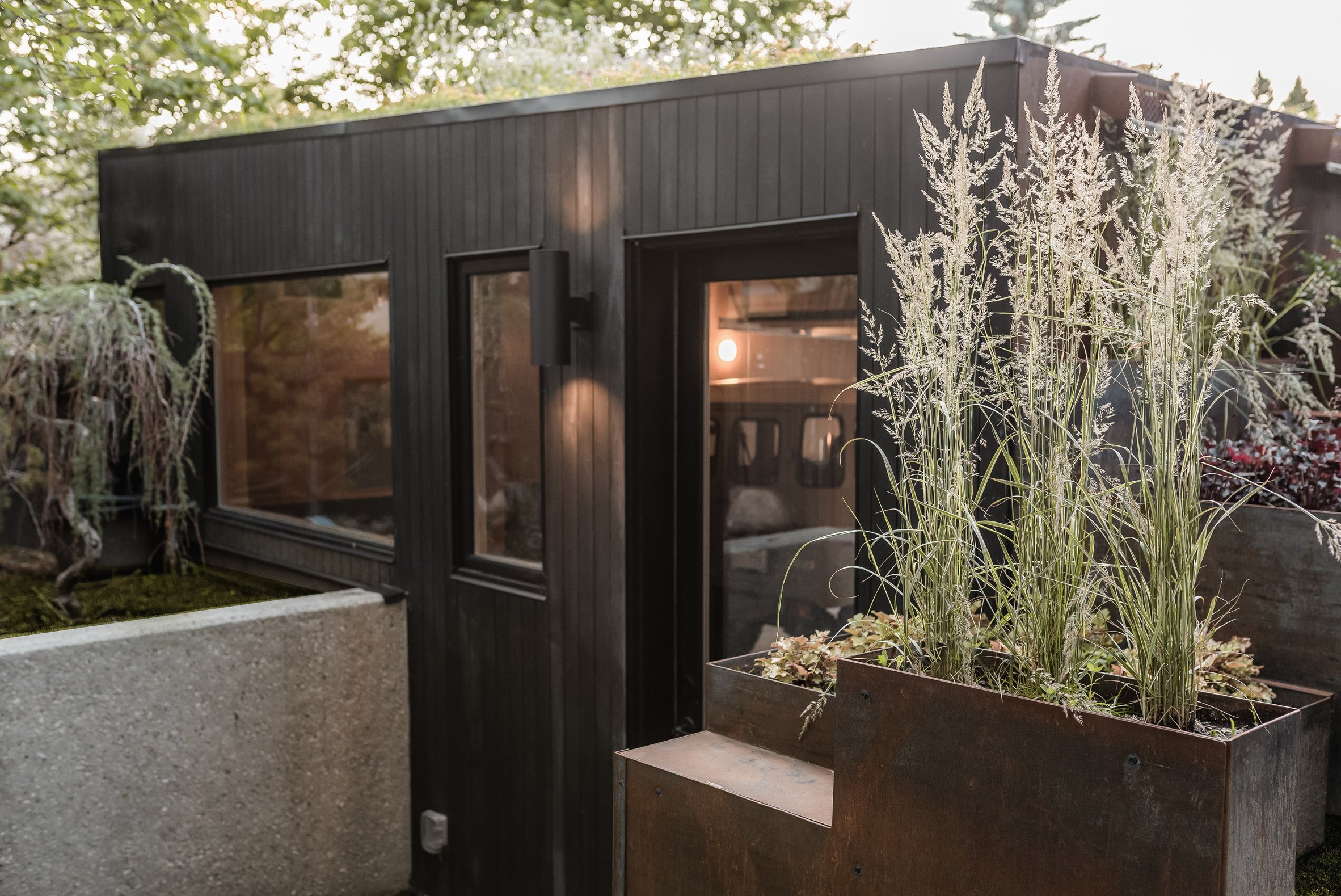 Rectilinear black garage by Studio North