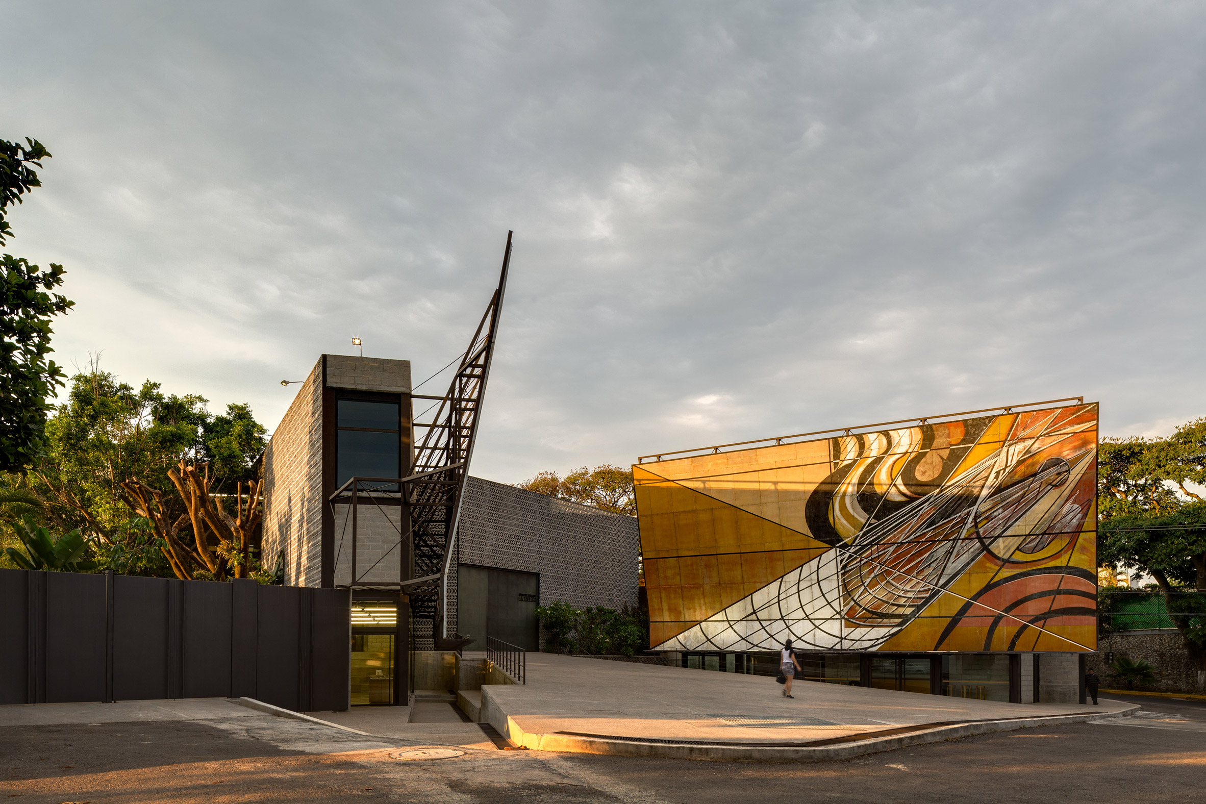 La Tallera gallery by Frida Escobedo