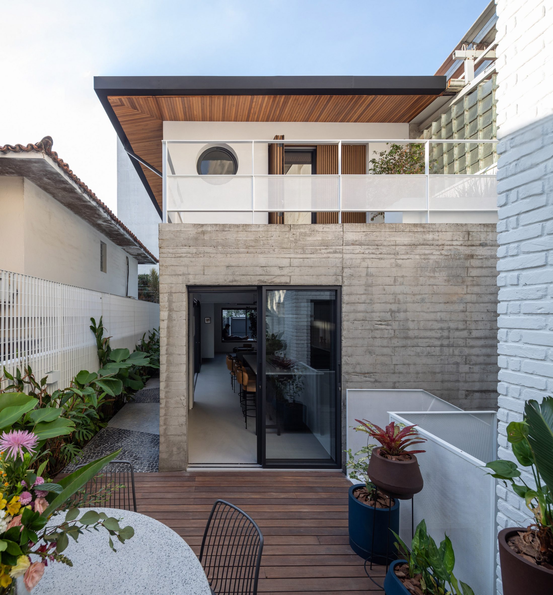 Back yard at Casa Yuji in Sao Paulo by Goiva