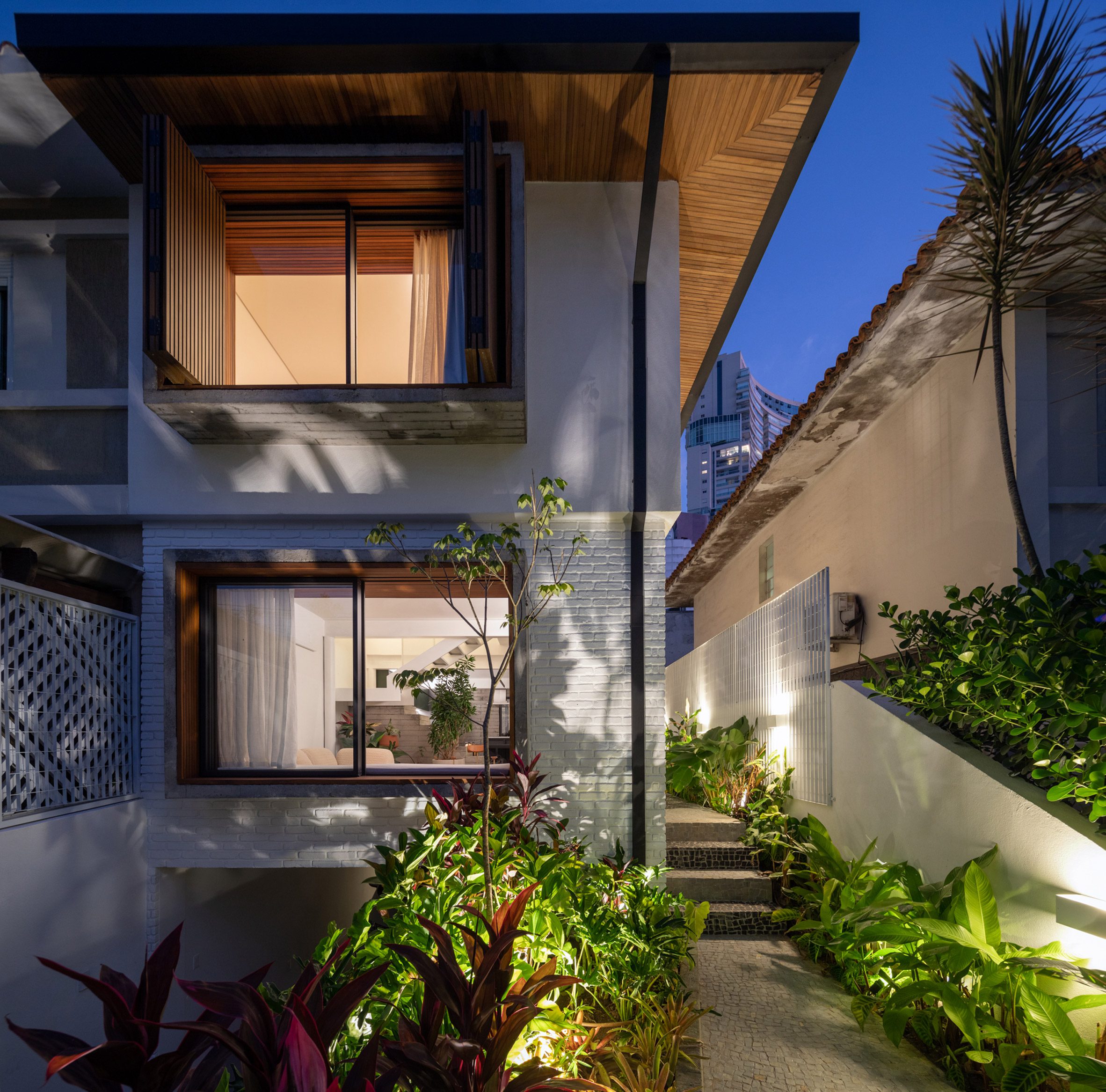 Casa Yuji in Sao Paulo by Goiva