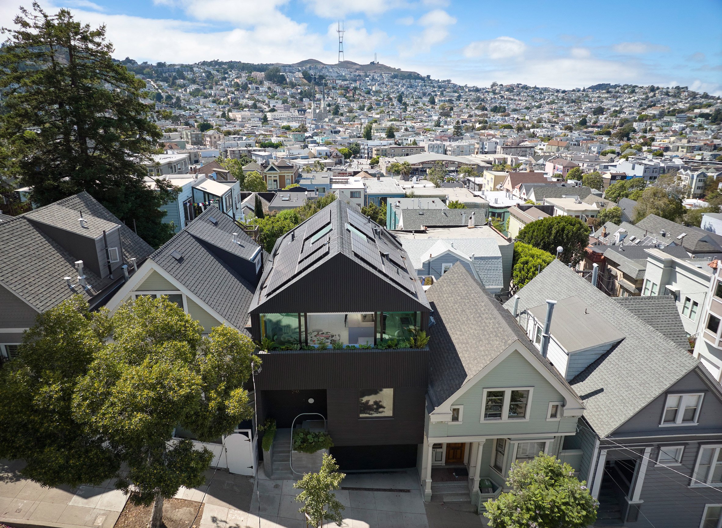 Silver Lining House by Mork-Ulnes Architects