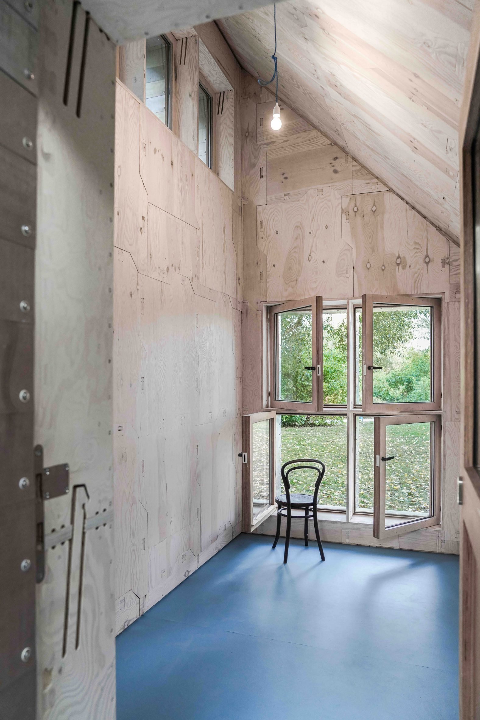 Pinewood interior of Digital House by Julian Krüger and Benjamin Kemper