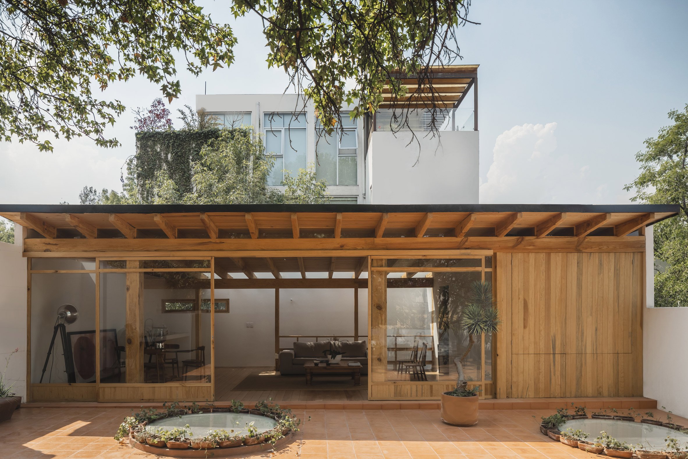 Y27 House by Estudio Estudio with an inbuilt studio