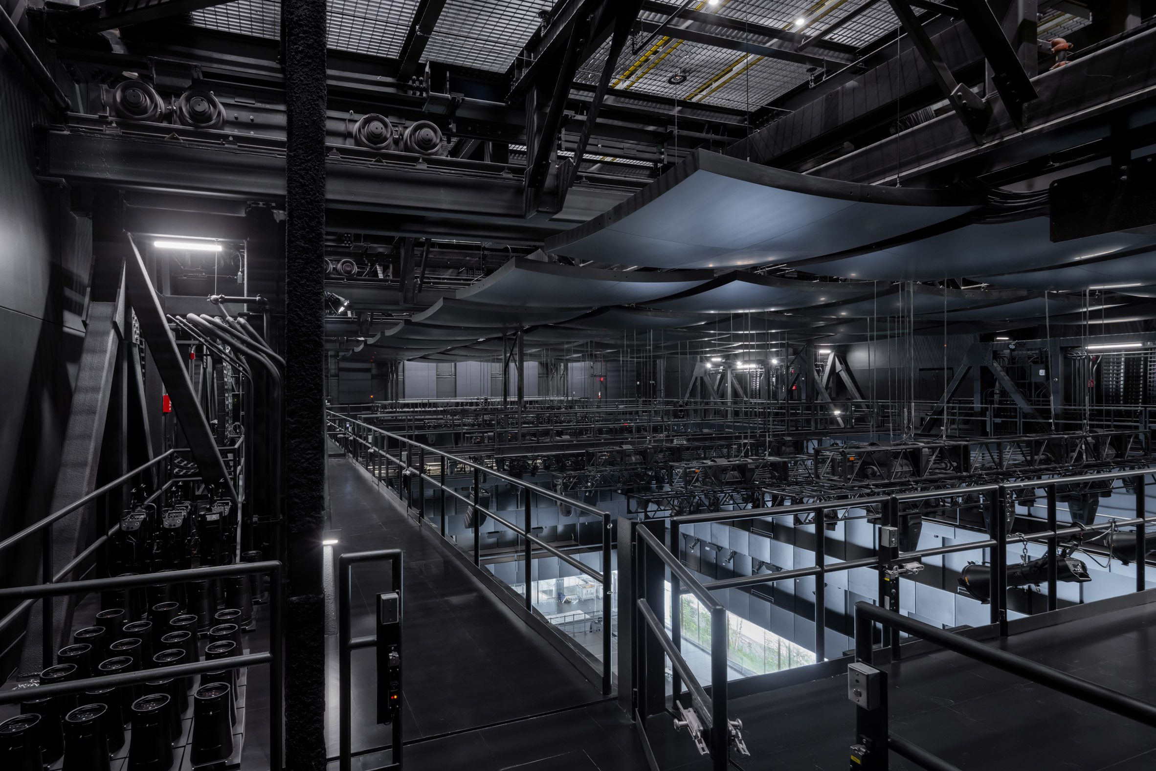 Gantry in Lindemann Center