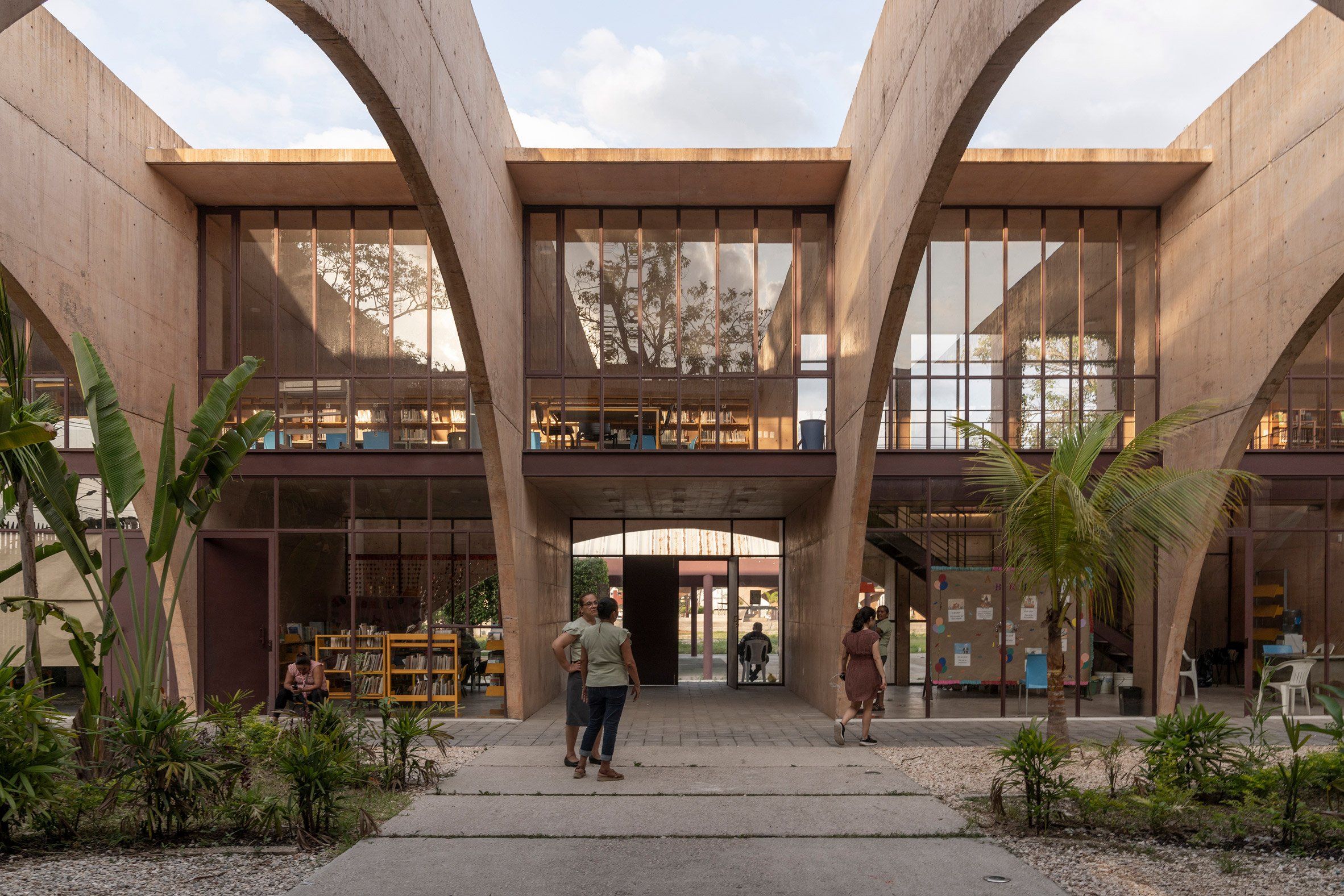 Orange concrete building by Centro de Colaboración Arquitectónica