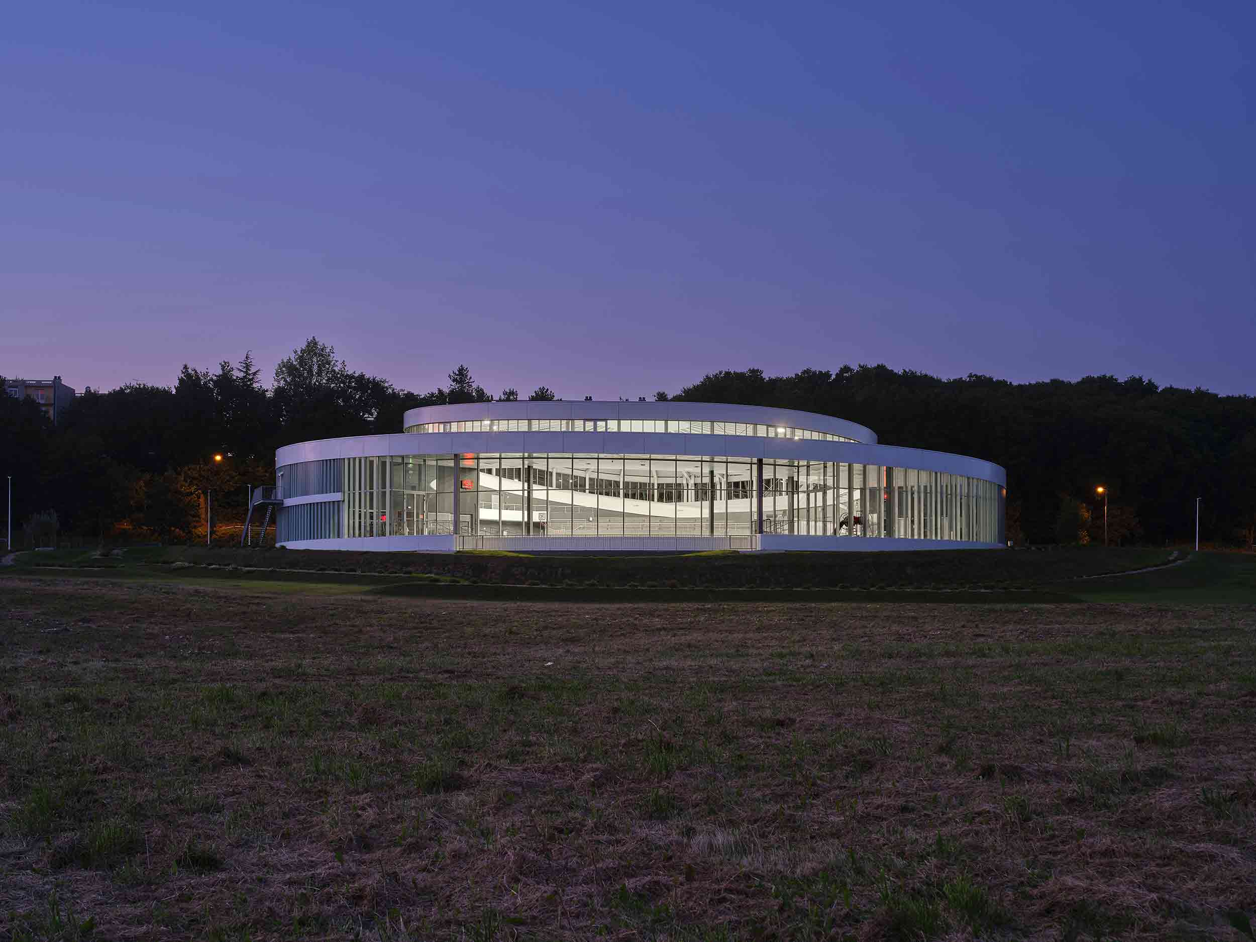 Community Swimming Pool, Châteaulin by Debuisson
