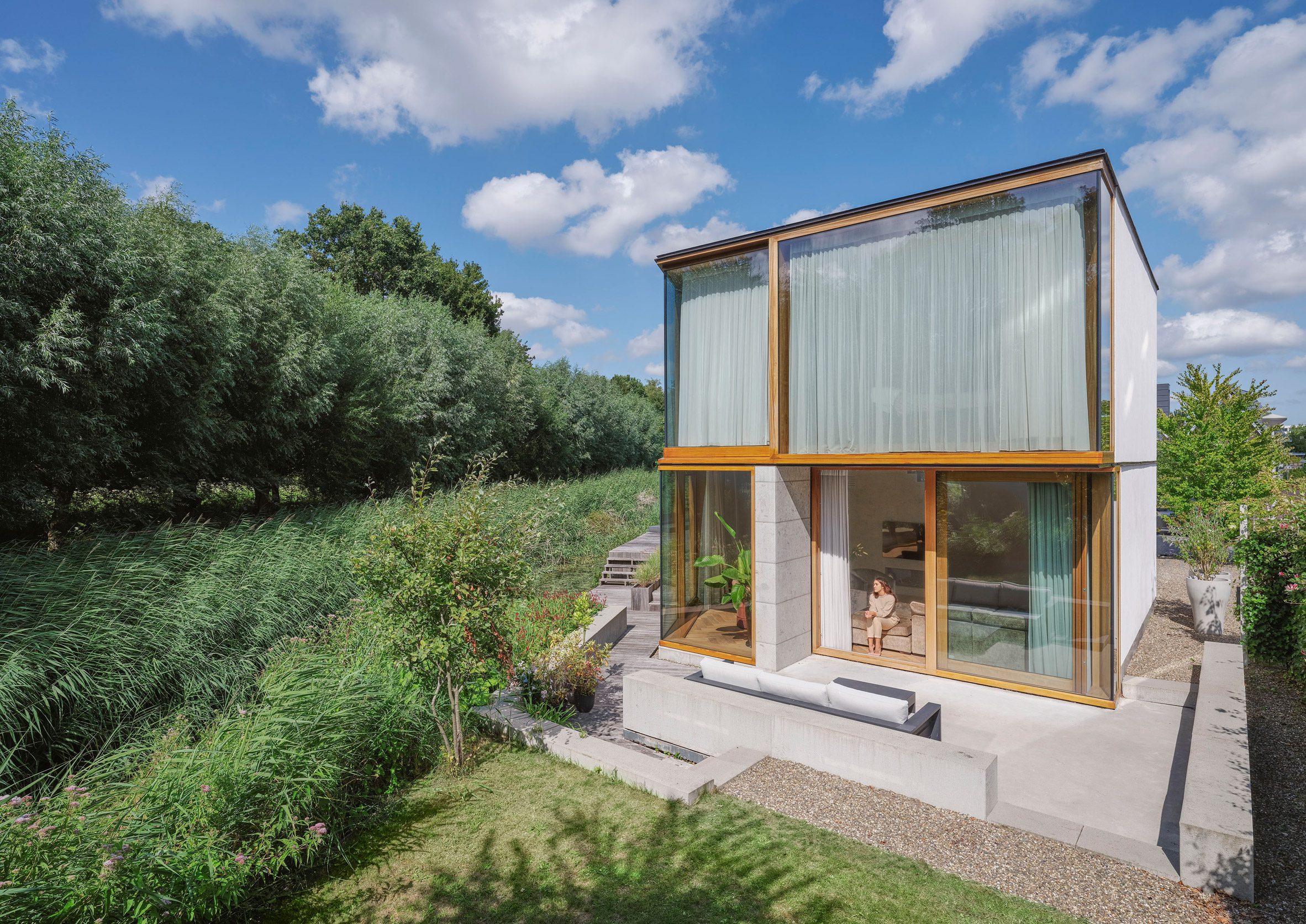 Edge House by Studio Prototype