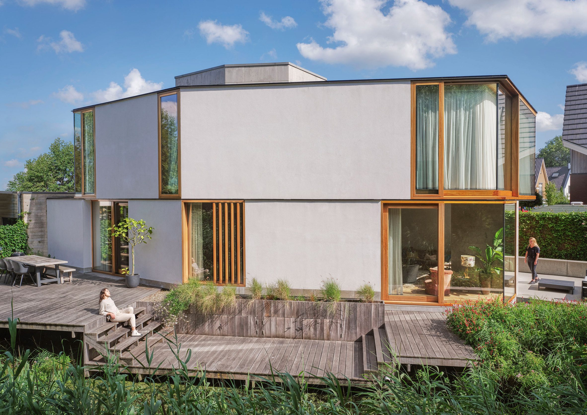 Edge House by Studio Prototype