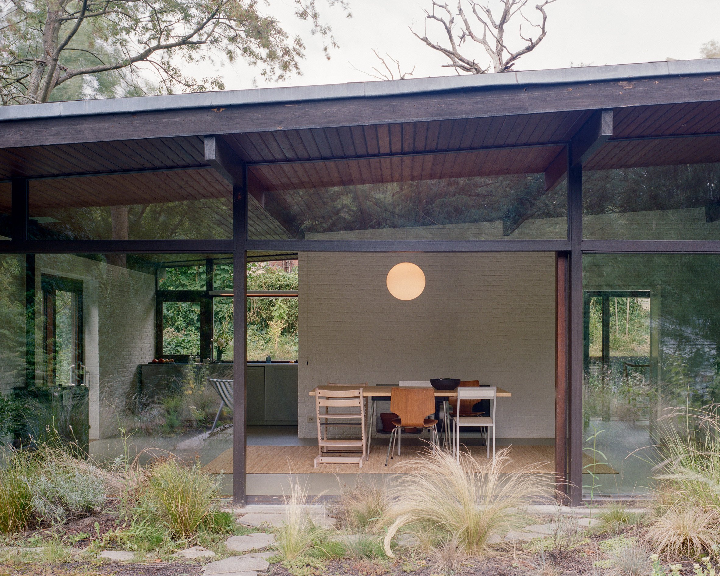 Restoration of a 1960s home in Belgium by Mamout