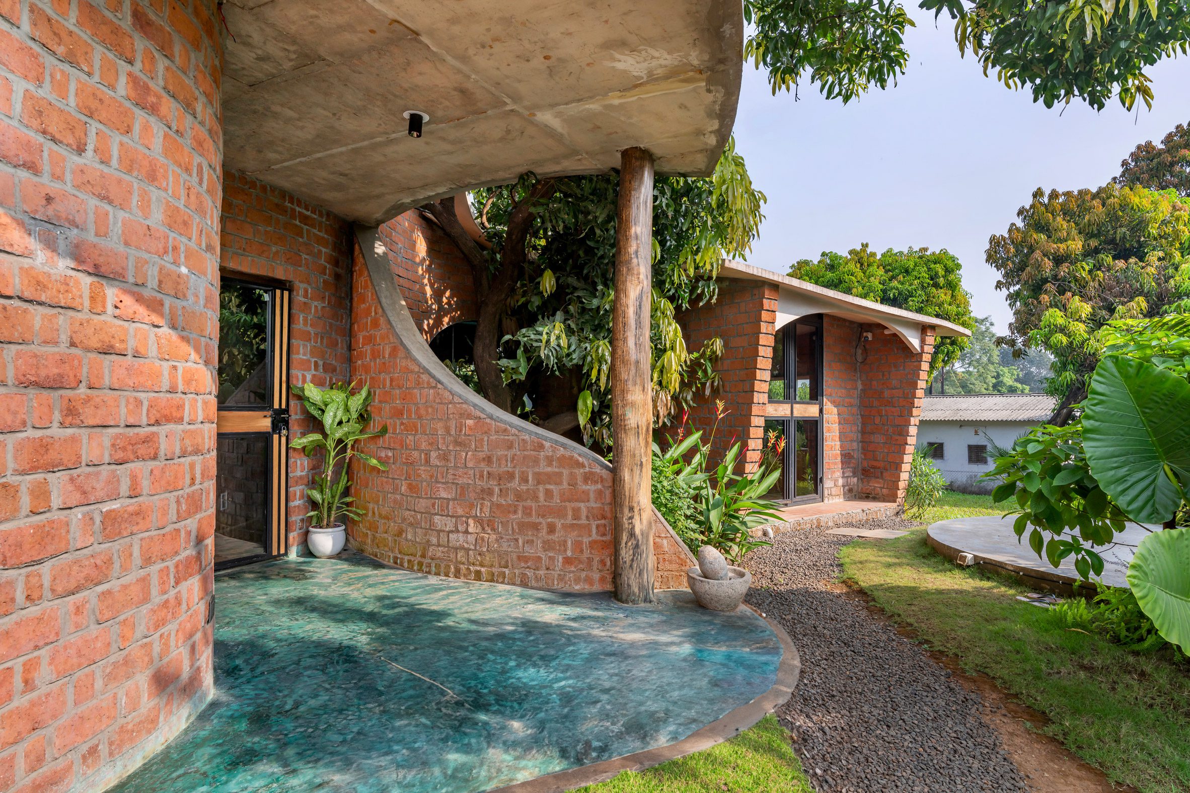 Blurring Boundaries designs brick home nestled in Indian forest