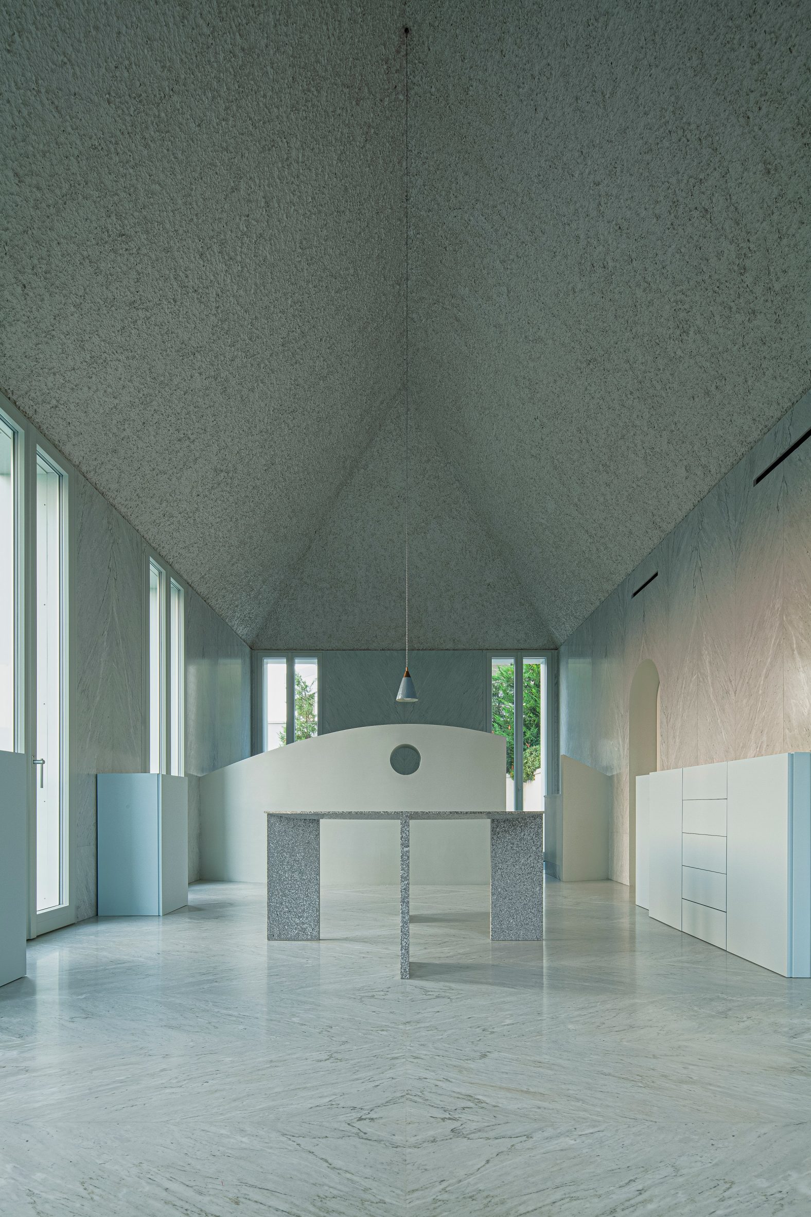 Living room in Elogio del Grigio house by Antonino Cardillo